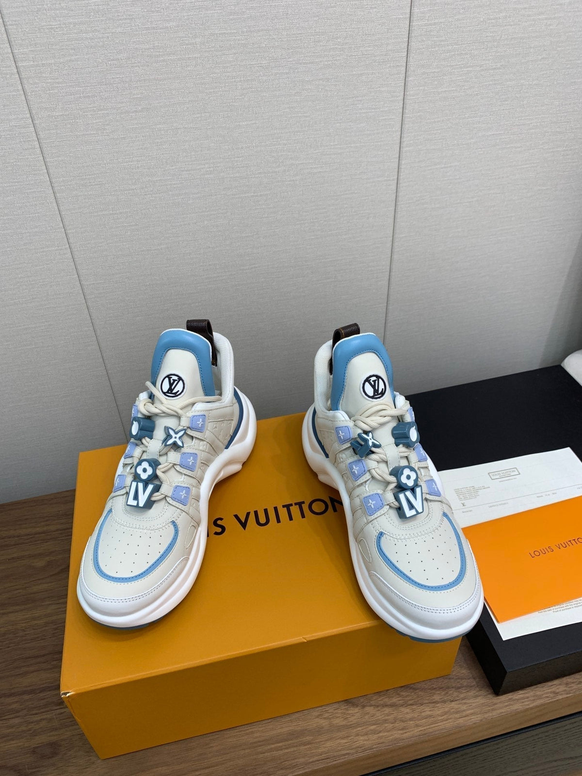 LV ARCHLIGHT SNEAKER BEIGE MIX COBALT BLUE CALFSKIN