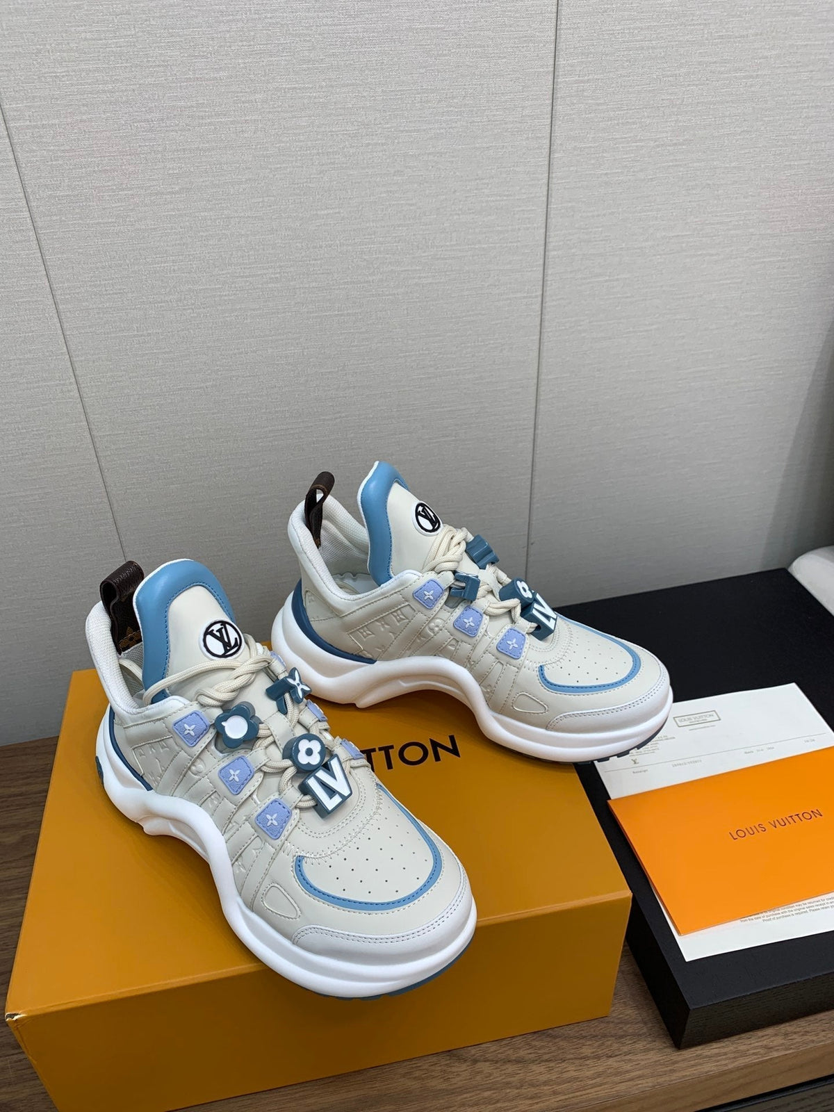 LV ARCHLIGHT SNEAKER BEIGE MIX COBALT BLUE CALFSKIN