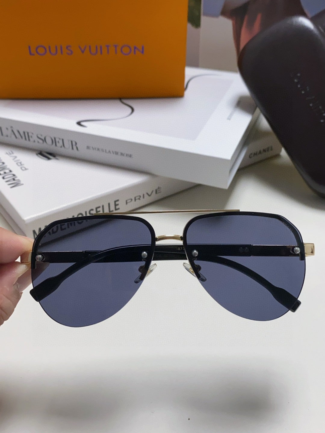 PILOT SUNGLASSES 582592 IN GOLD METAL BLACK LENSES