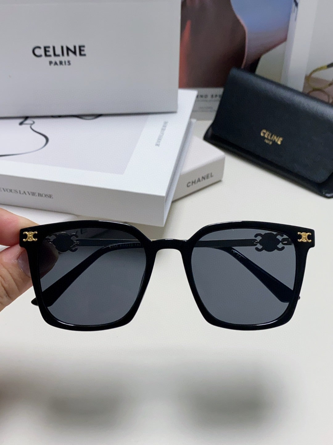 TRIOMPHE SUNGLASS 497820 IN GOLD METAL BLACK LENSES