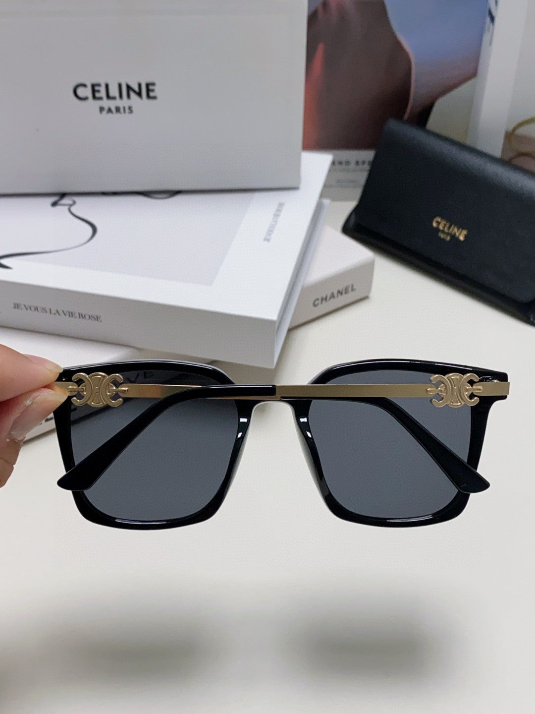 TRIOMPHE SUNGLASS 497820 IN GOLD METAL BLACK LENSES