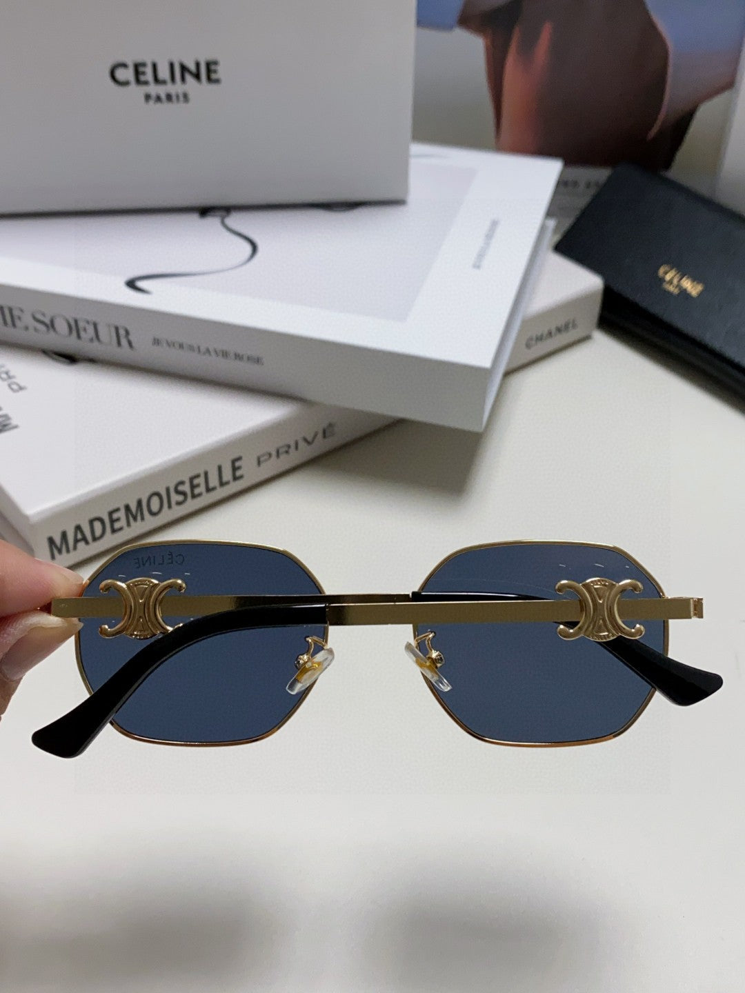 TRIOMPHE SUNGLASS 497823 IN GOLD METAL BLACK LENSES