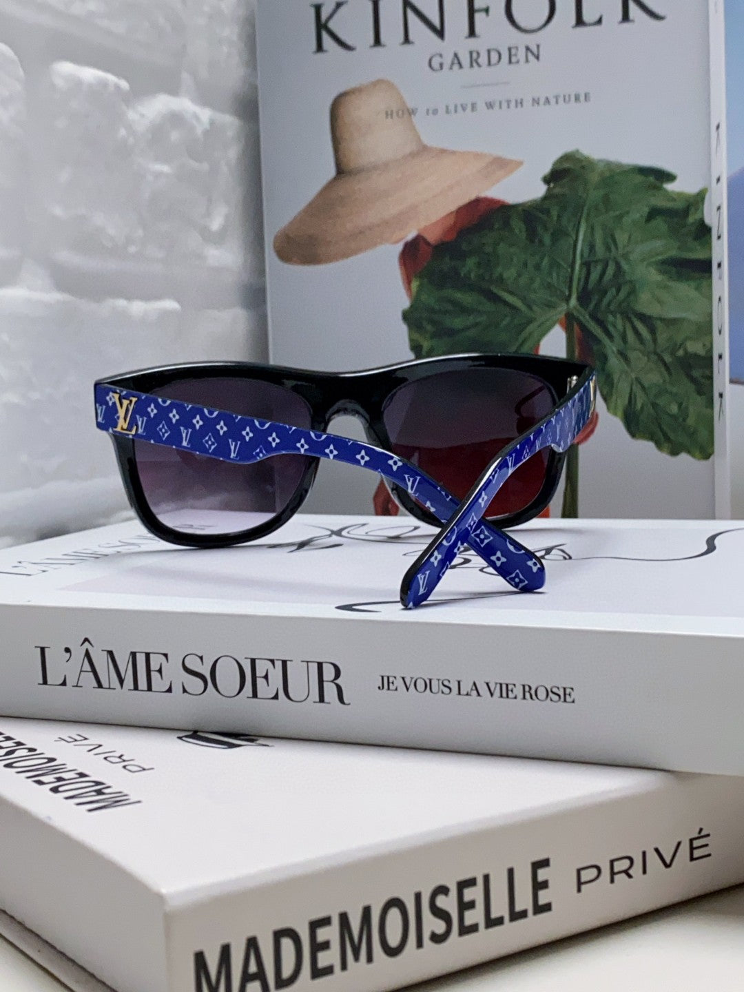 MONOGRAM SUNGLASS 581385 IN BLUE ACETATE FRAME