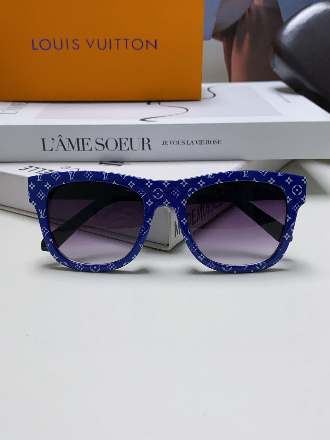 MONOGRAM SUNGLASS 581385 IN BLUE ACETATE FRAME