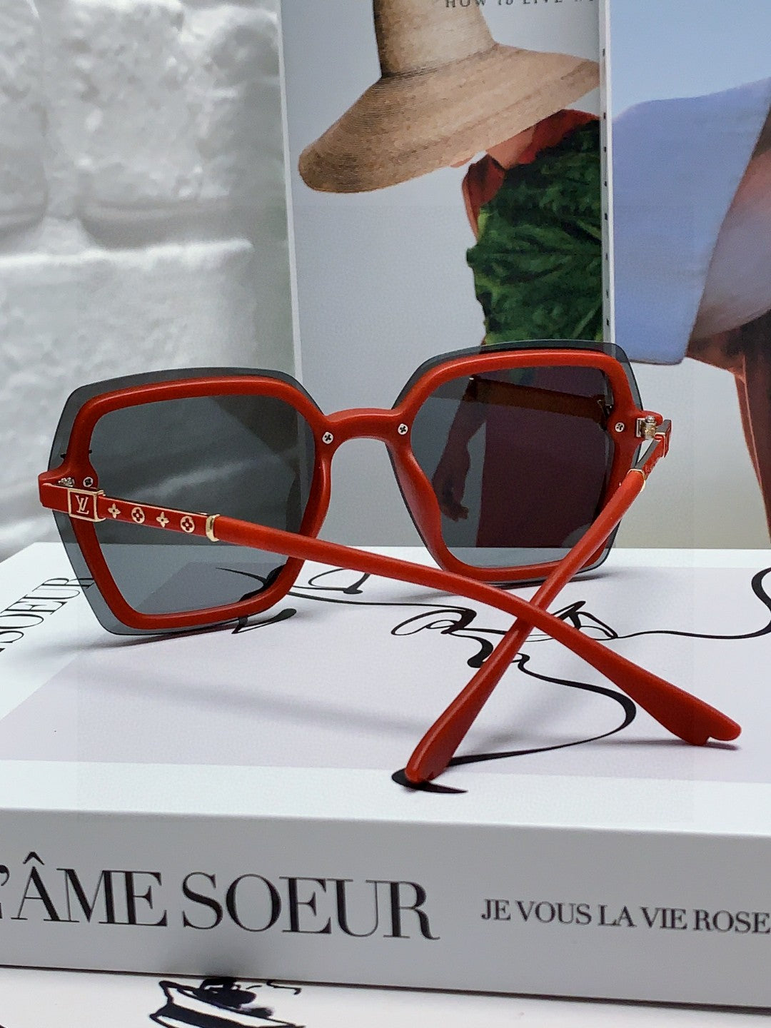 SQUARE SUNGLASSES 581355 IN RED ACETATE GREY LENSES