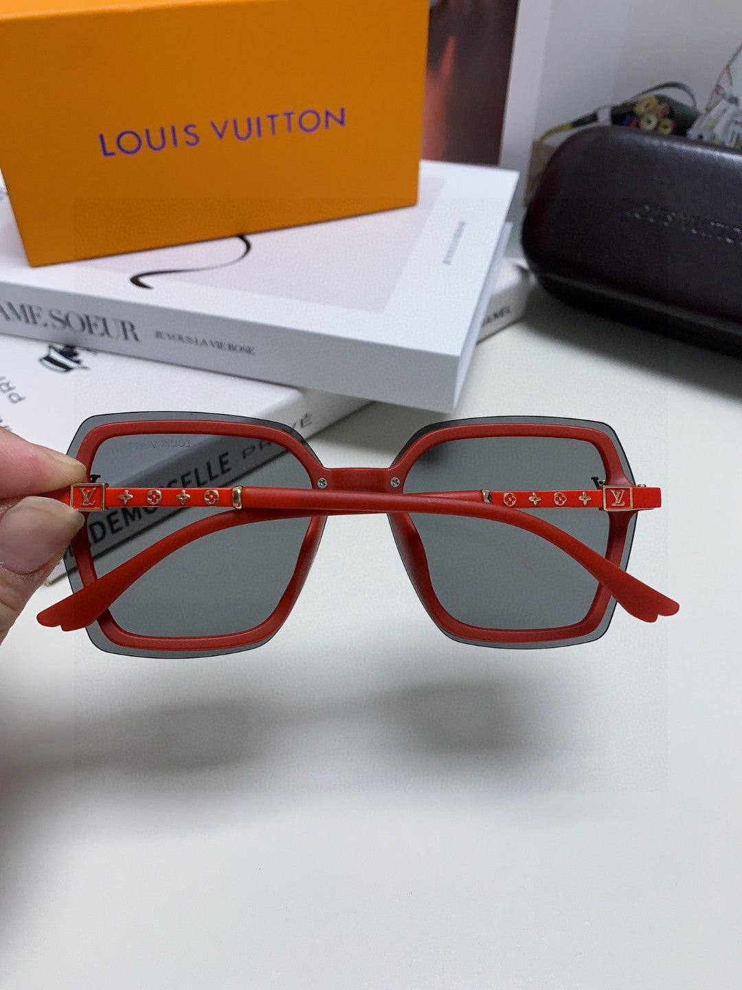 SQUARE SUNGLASSES 581355 IN RED ACETATE GREY LENSES