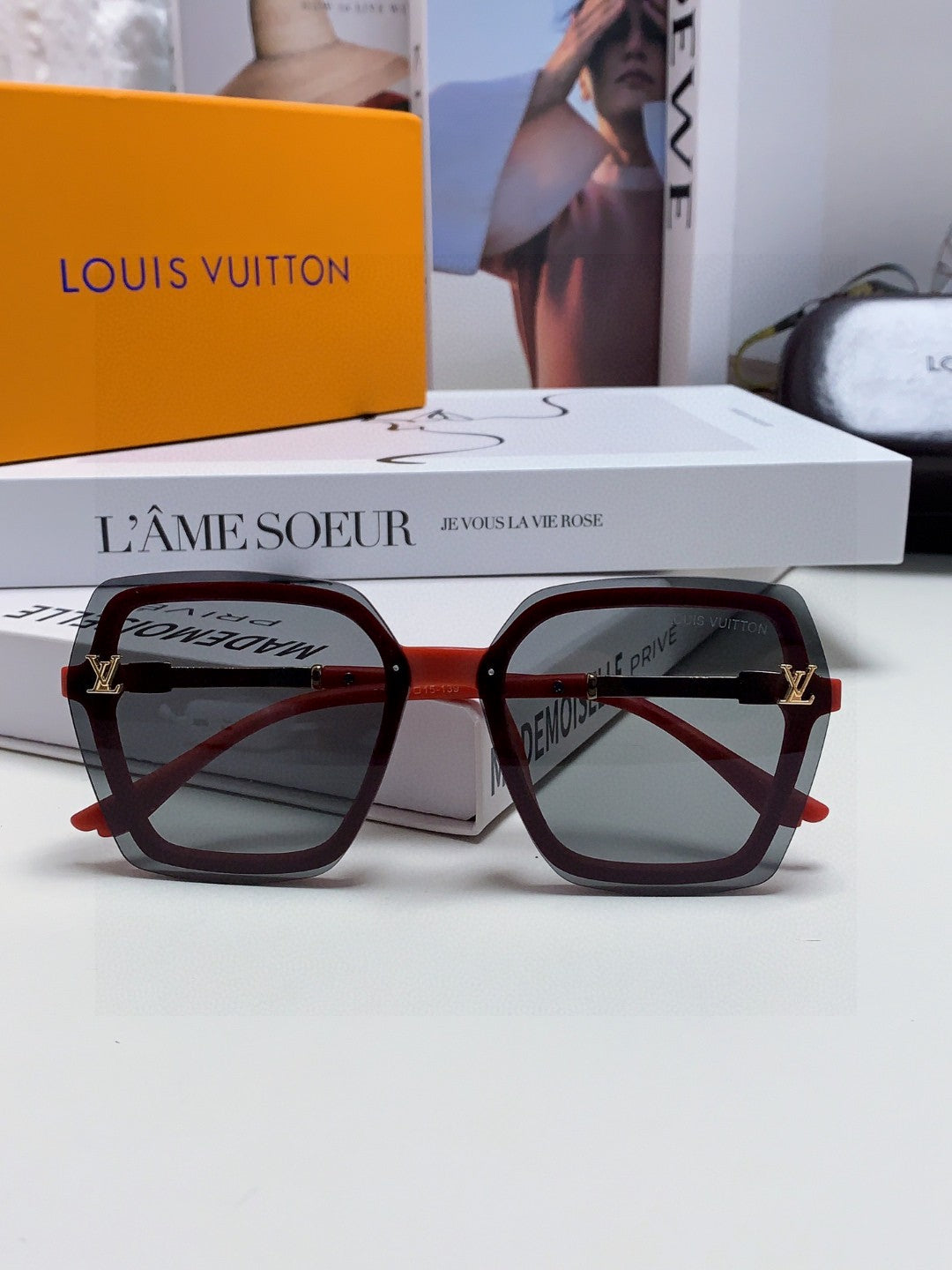 SQUARE SUNGLASSES 581355 IN RED ACETATE GREY LENSES