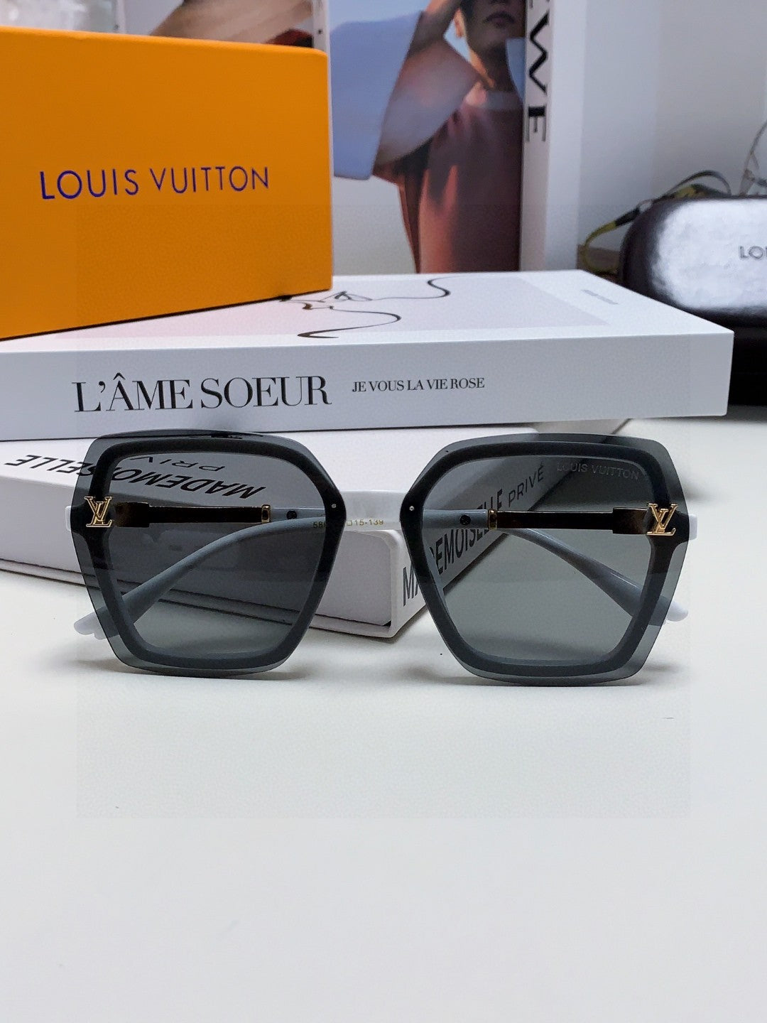 SQUARE SUNGLASSES 581356 IN WHITE ACETATE GREY LENSES
