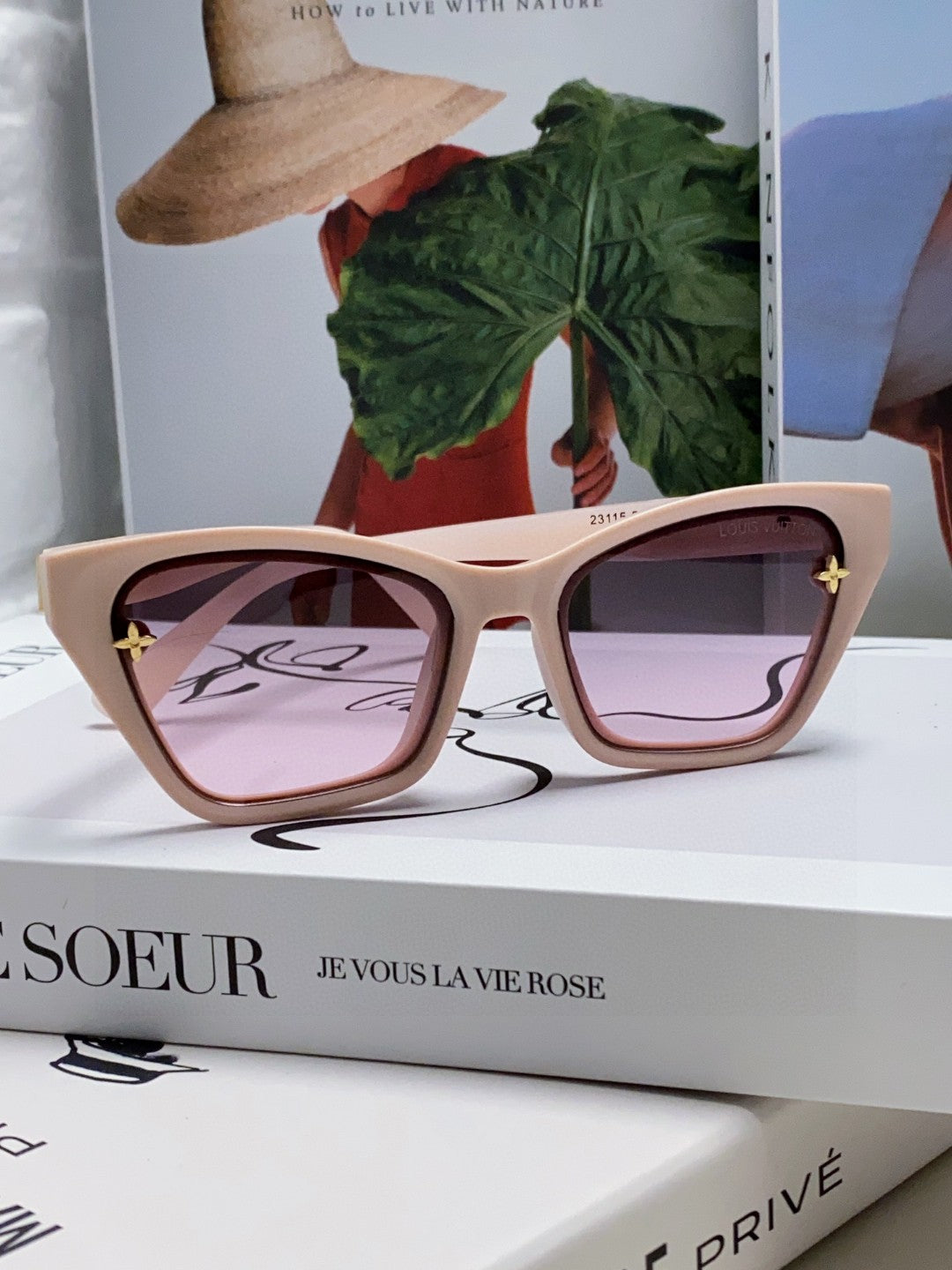 SQUARE SUNGLASSES 581358 IN NUDE PINK ACETATE EMBOSSED MONOGRAM LOGO