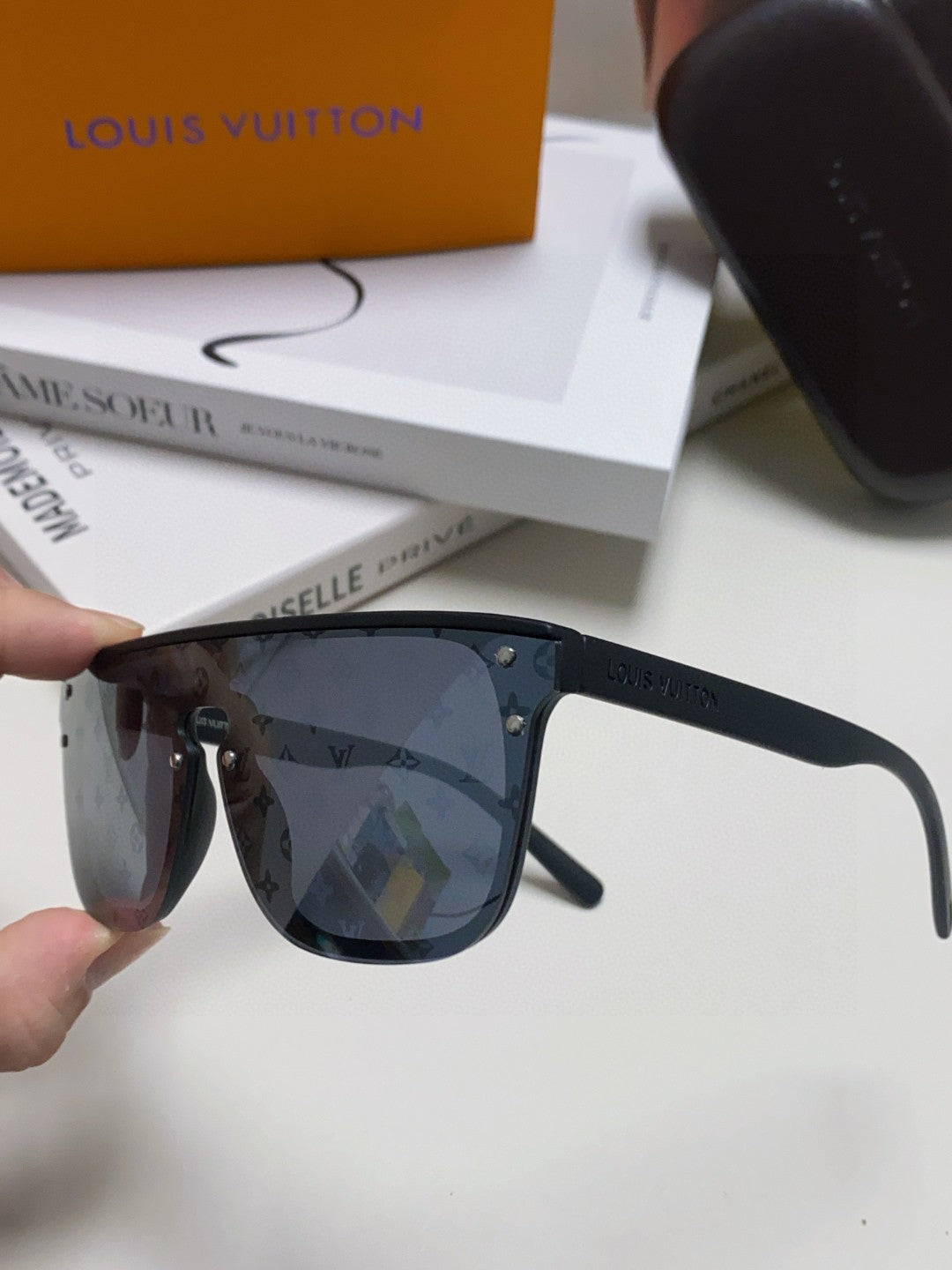 WAIMEA SUNGLASSES 581362 IN BLACK ACETATE MONOGRAM ON LENS