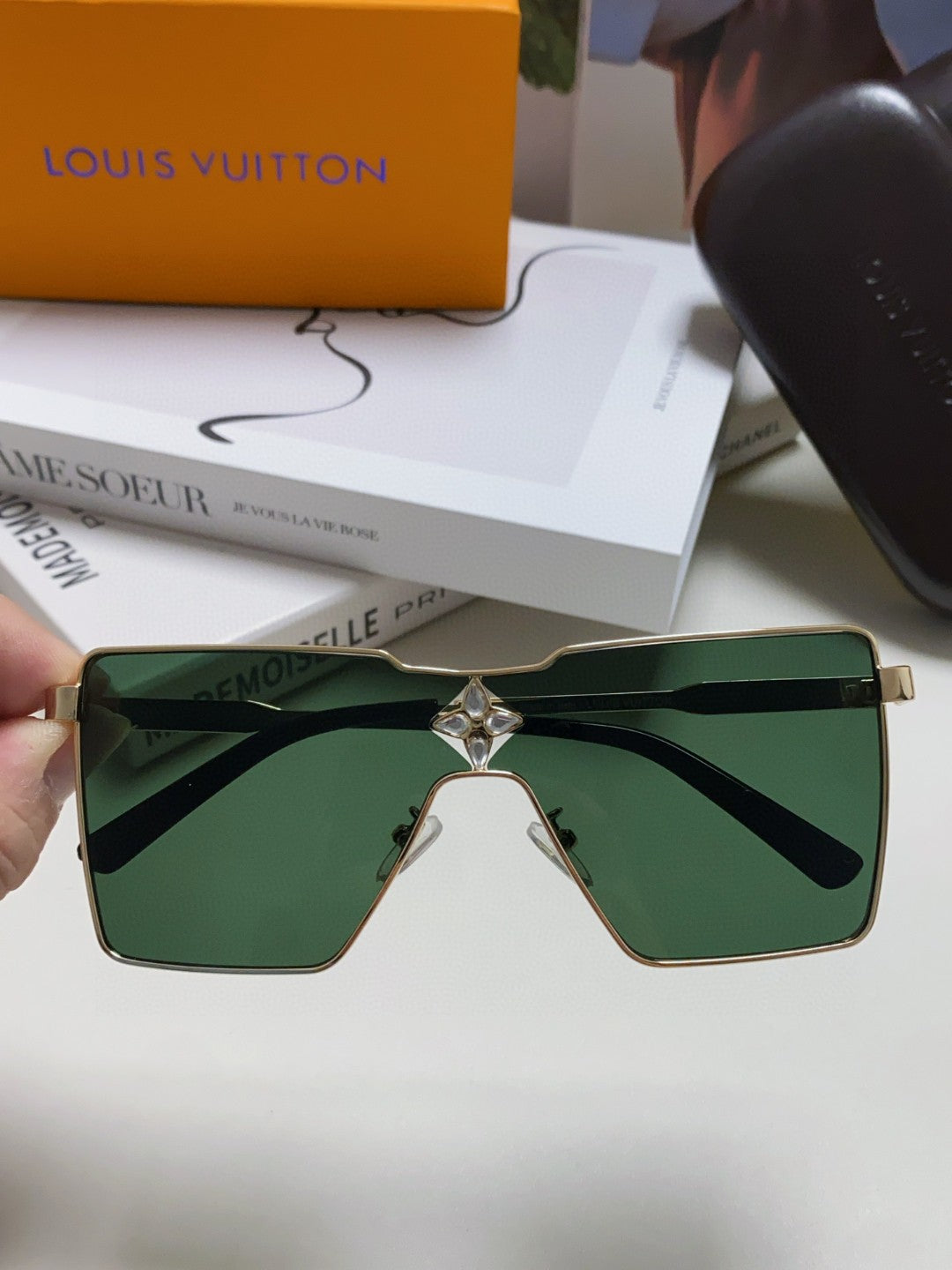 CYCLONE SUNGLASS 581373 IN GOLD METAL DARK GREEN LENSES
