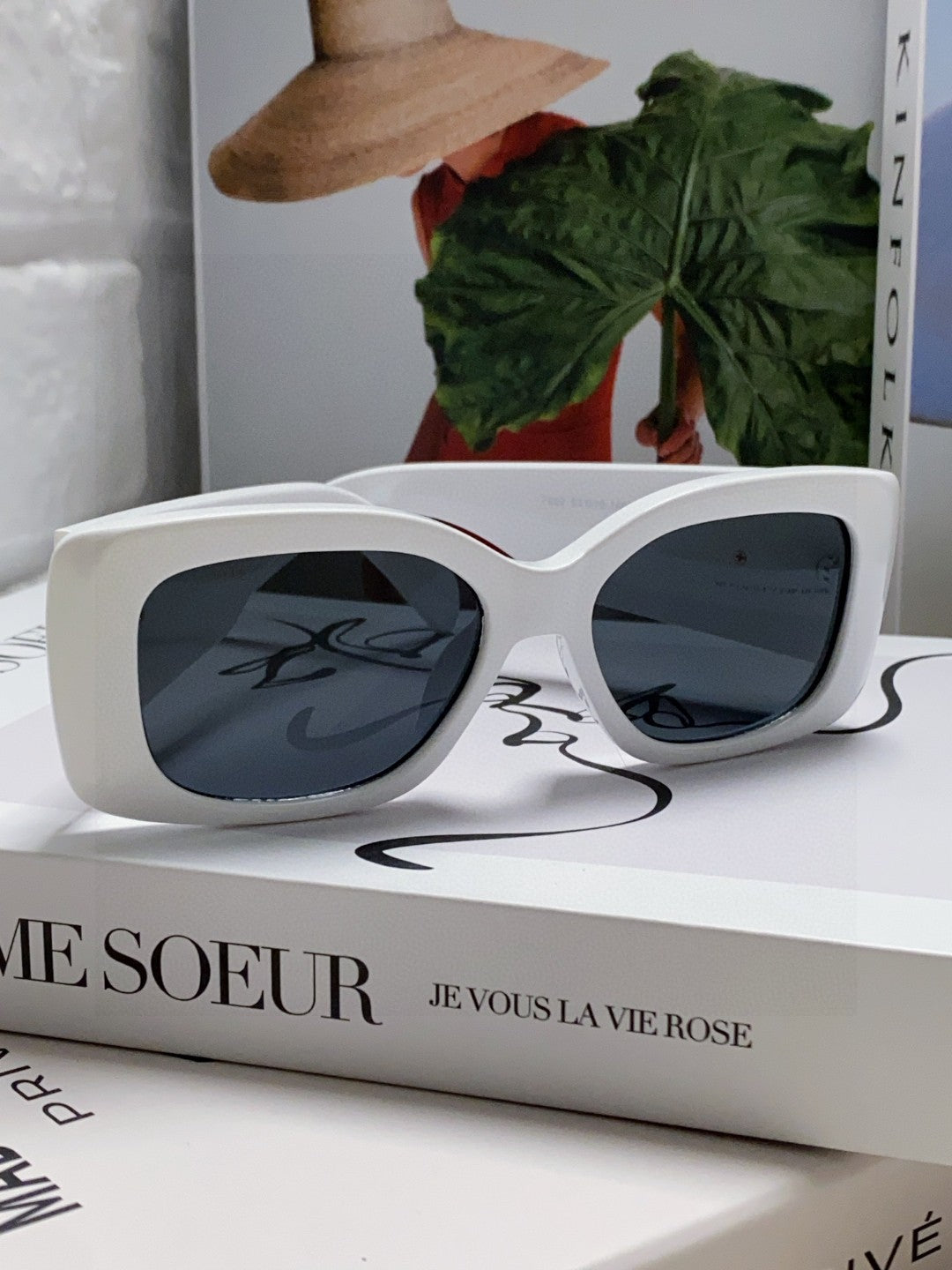 TRIOMPHE SUNGLASSES 548599 IN WHITE ACETATE