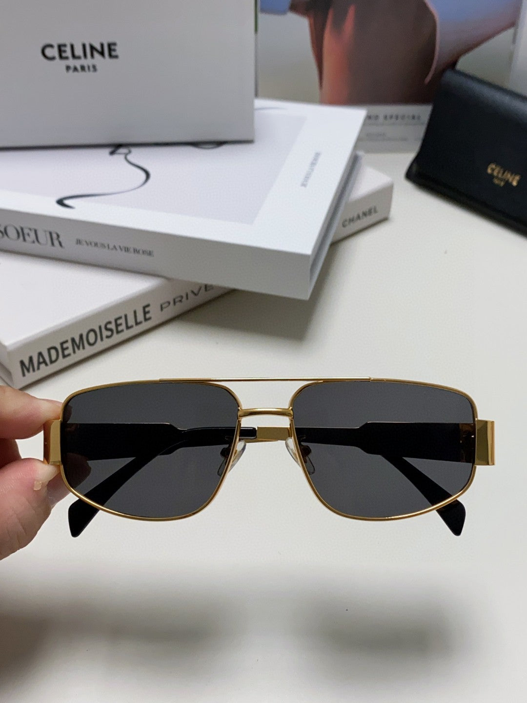 TRIOMPHE SUNGLASS 513000 IN GOLD METAL BLACK LENSES