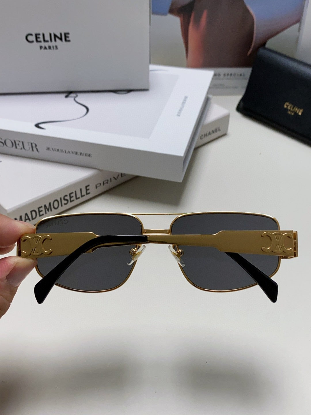 TRIOMPHE SUNGLASS 513000 IN GOLD METAL BLACK LENSES