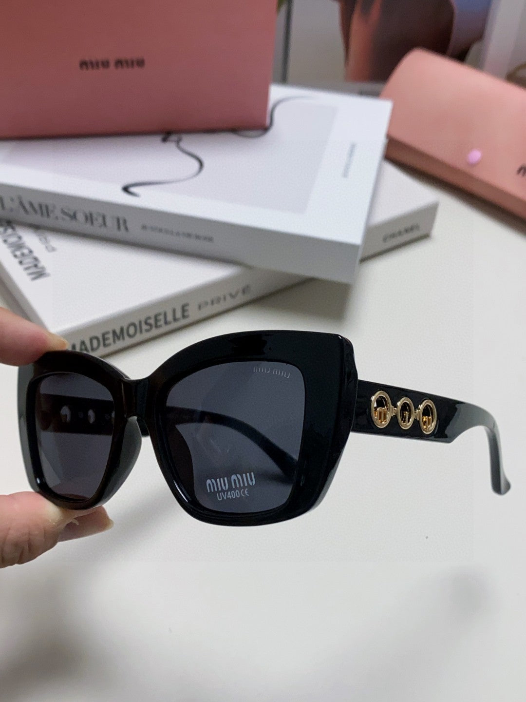 LOGO CAT EYE SUNGLASSES 513005 IN BLACK ACETATE