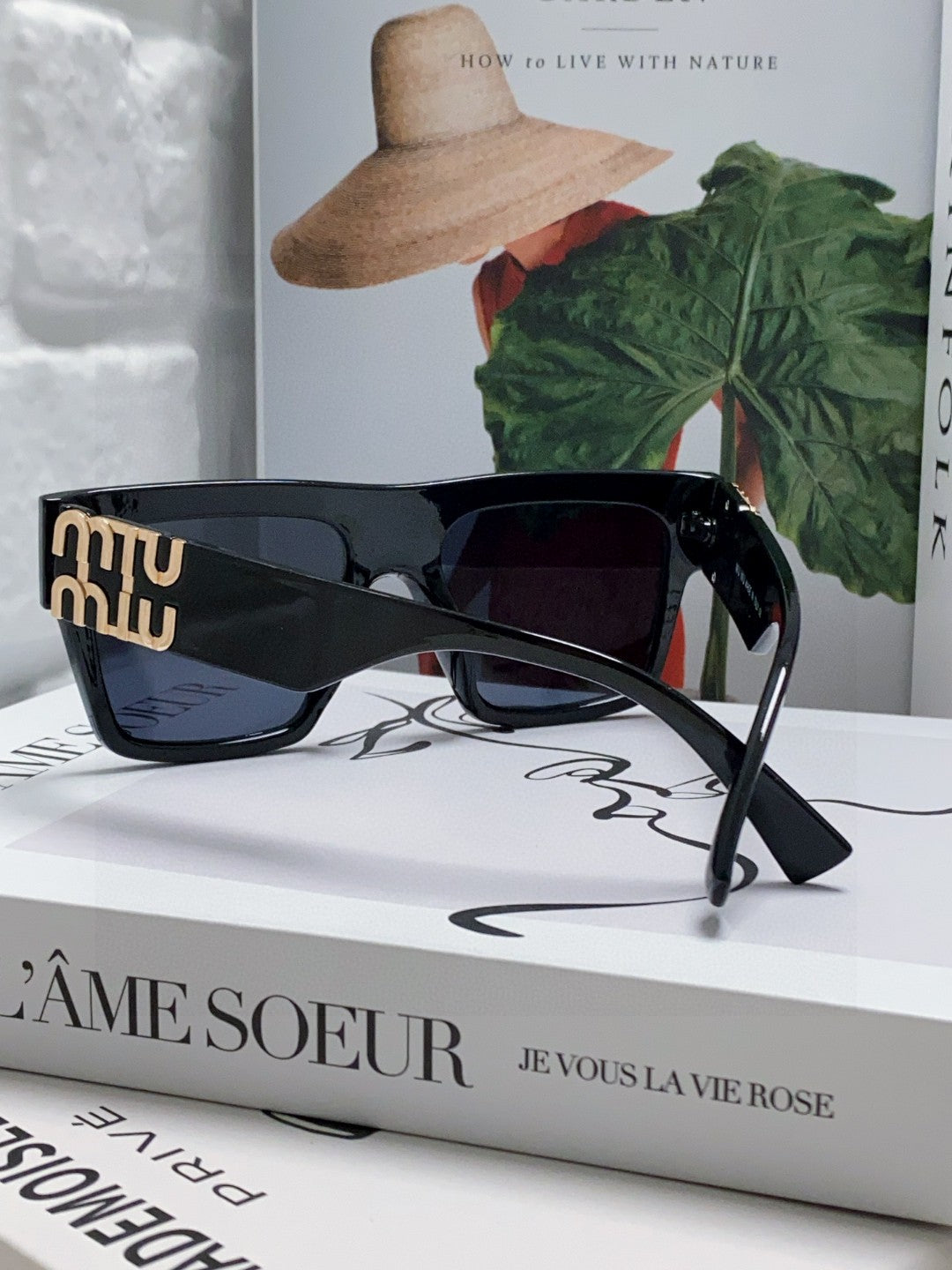 RUNWAY SQUARE SUNGLASSES 513010 IN BLACK ACETATE