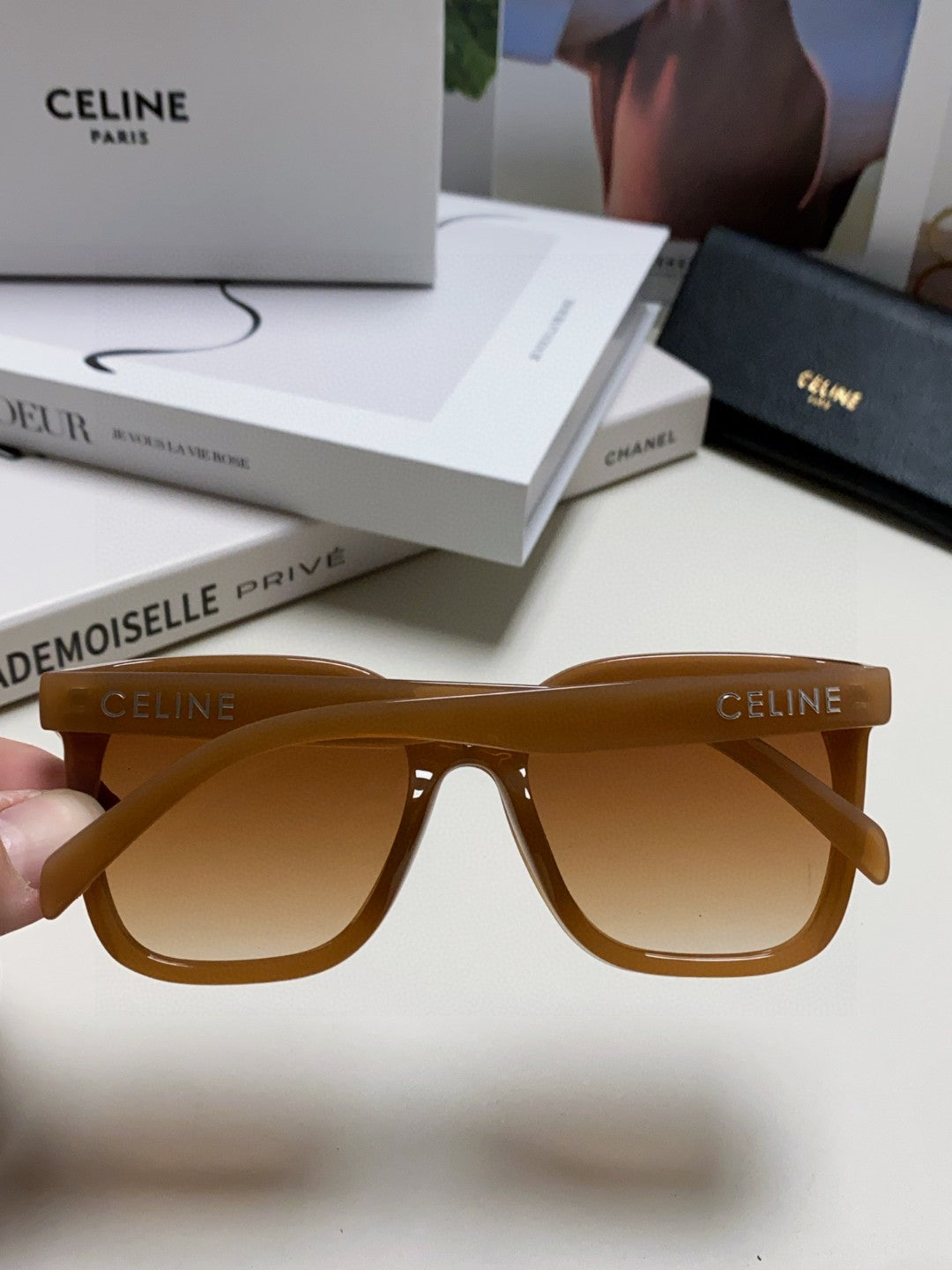 TRIOMPHE SUNGLASSES 552774 IN CARAMEL ACETATE TEXT LOGO