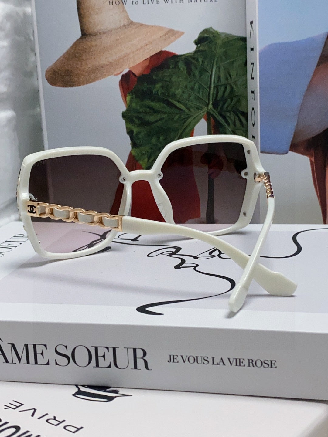 SQUARE SUNGLASSES 632874 IN WHITE ACETATE