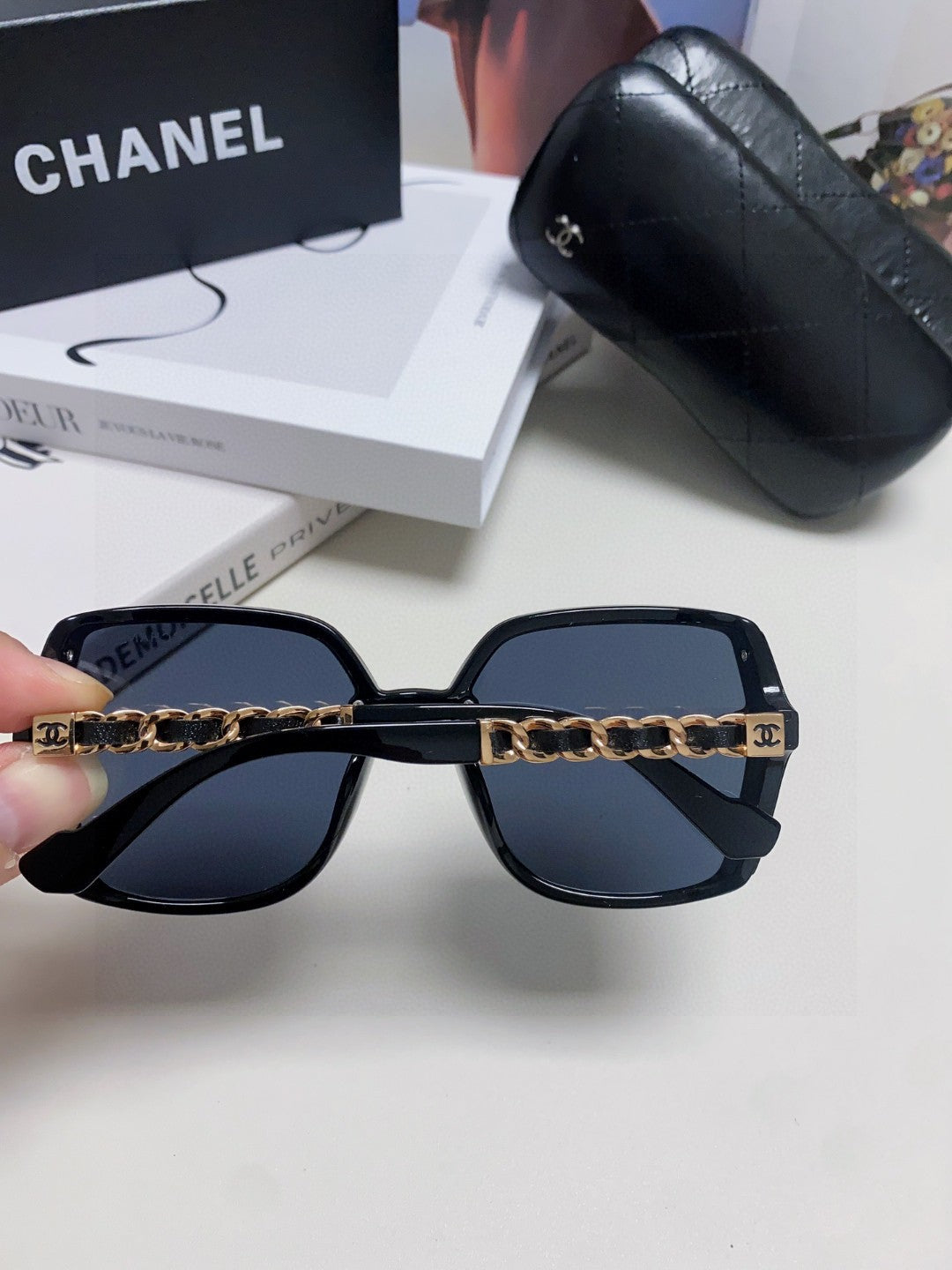 SQUARE SUNGLASSES 632876 IN BLACK ACETATE