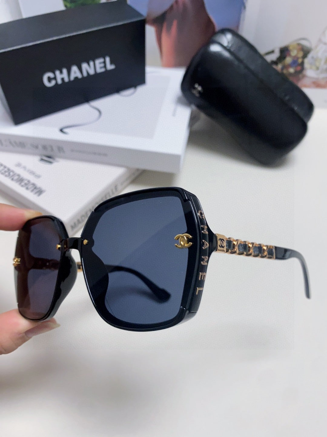SQUARE SUNGLASSES 632876 IN BLACK ACETATE