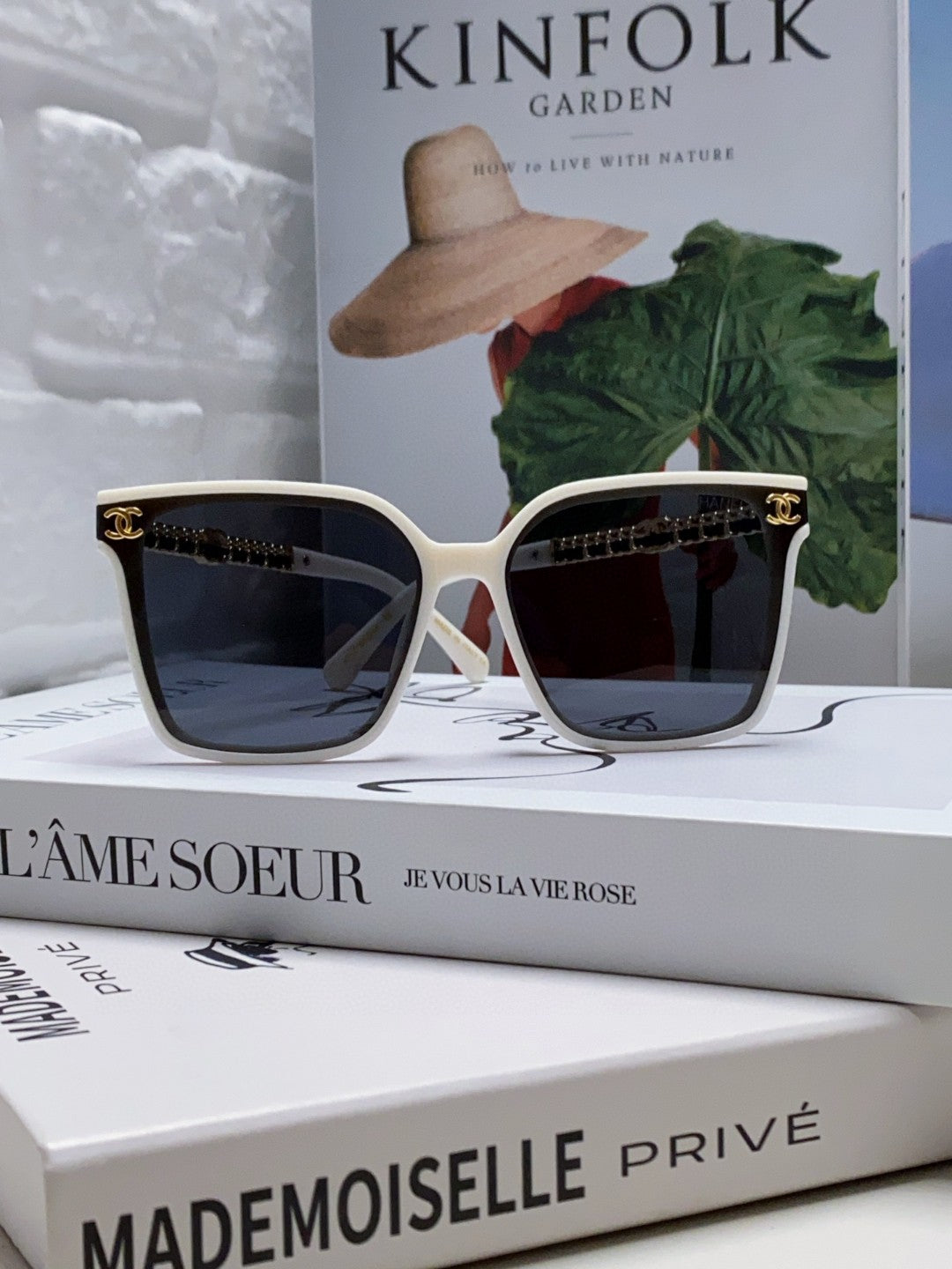 SQUARE SUNGLASSES 632885 IN WHITE ACETATE