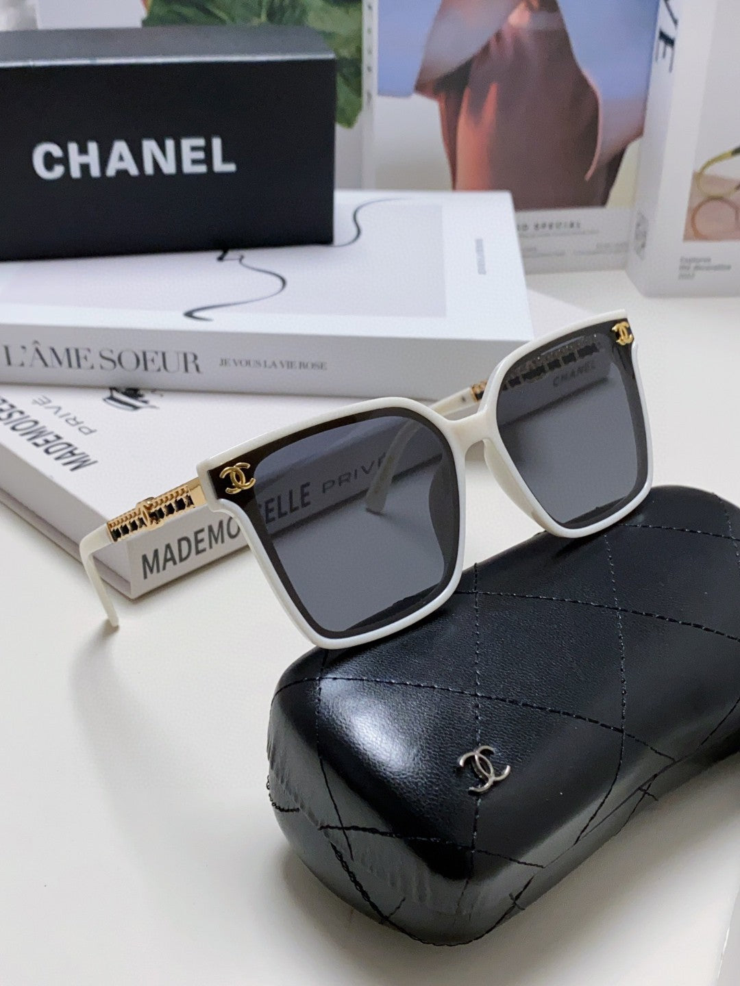 SQUARE SUNGLASSES 632885 IN WHITE ACETATE