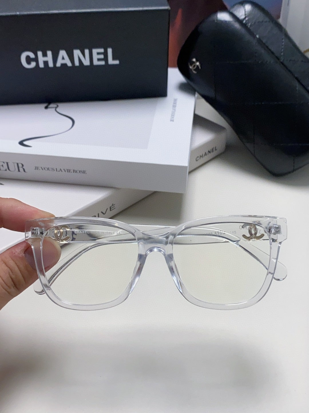 SQUARE SUNGLASSES 632887 IN CLEAR ACETATE