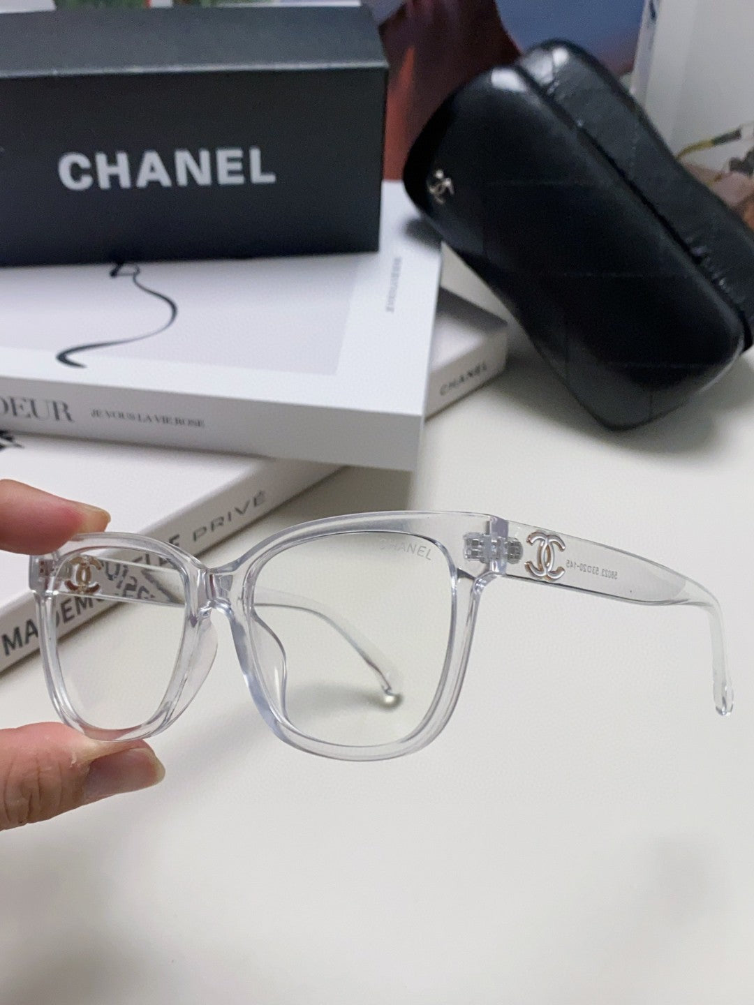 SQUARE SUNGLASSES 632887 IN CLEAR ACETATE
