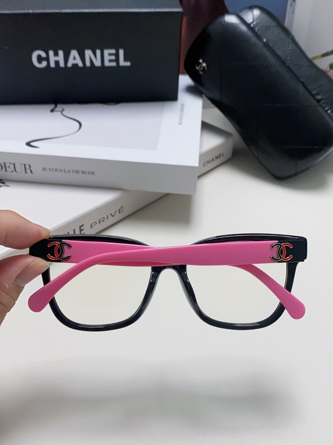 SQUARE SUNGLASSES 632888 IN BLACK AND PINK ACETATE