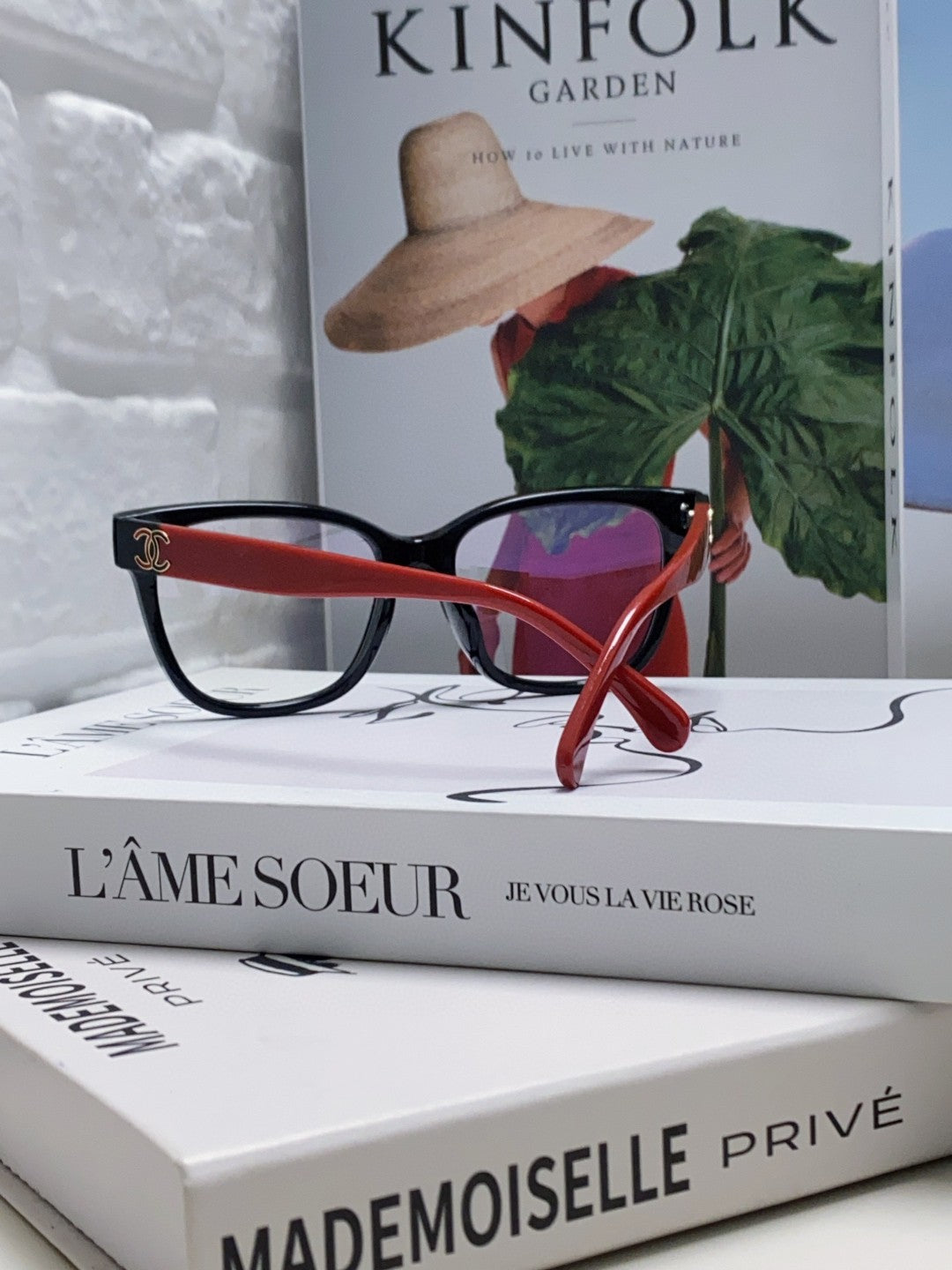 SQUARE SUNGLASSES 632889 IN BLACK AND RED ACETATE