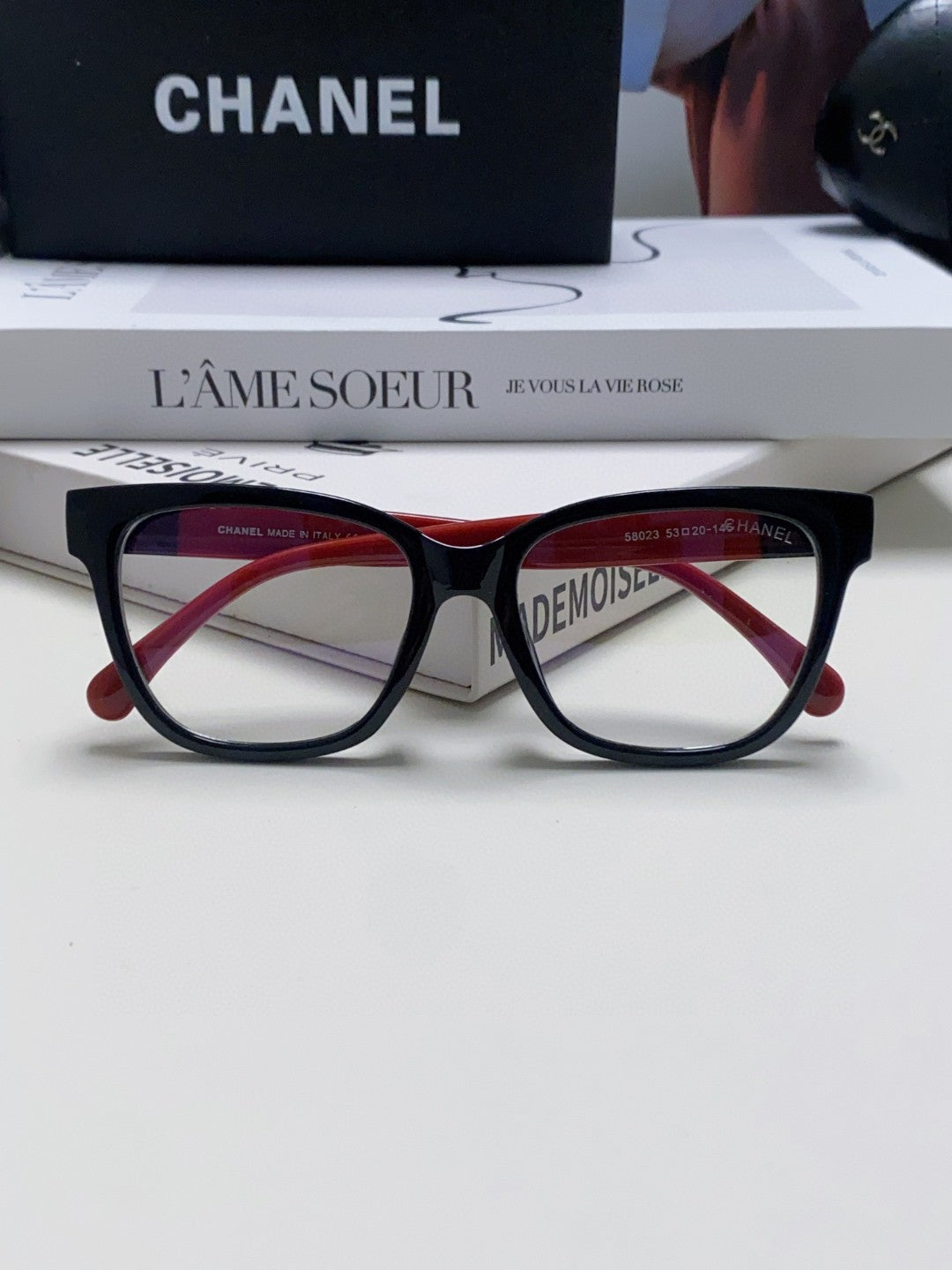 SQUARE SUNGLASSES 632889 IN BLACK AND RED ACETATE