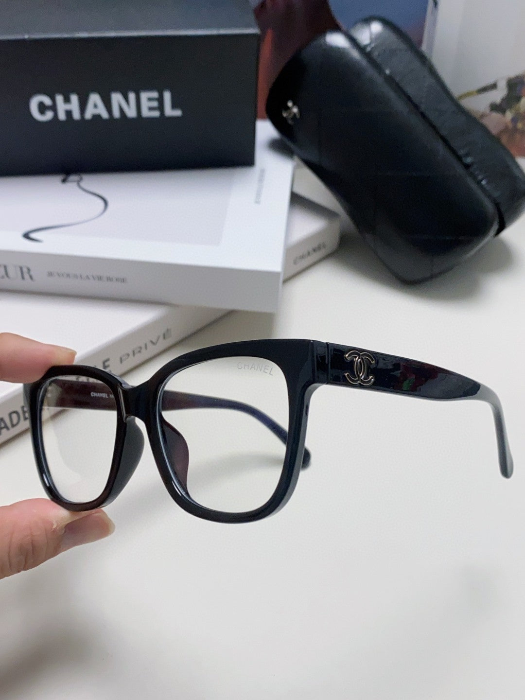 SQUARE SUNGLASSES 632890 IN BLACK ACETATE