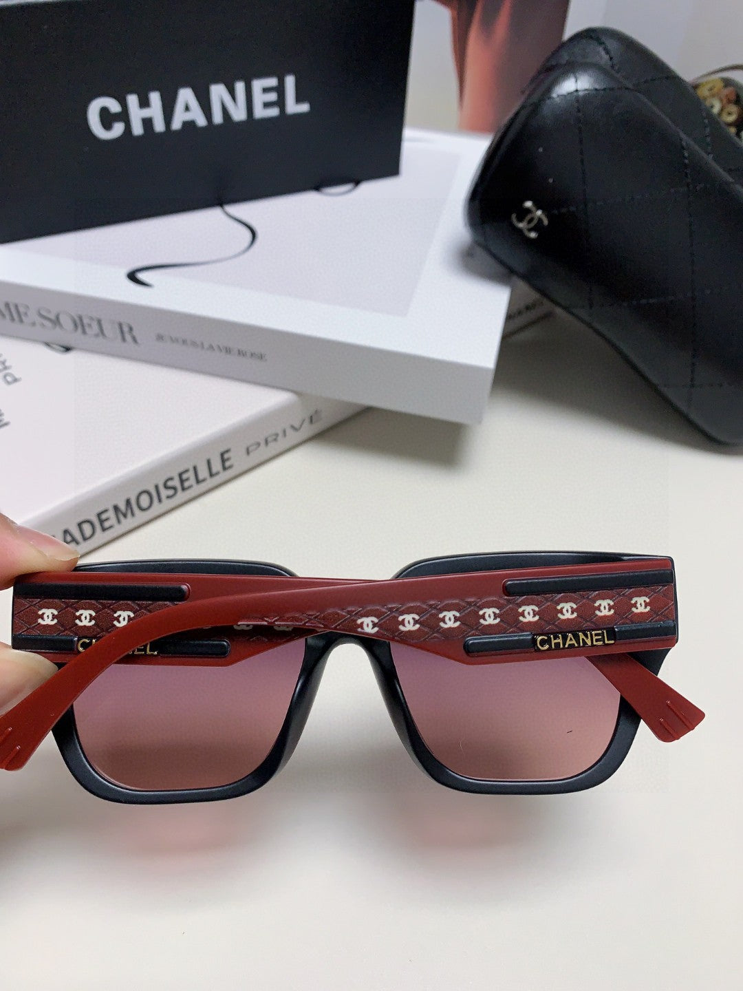 SQUARE SUNGLASSES 632894 IN RED ACETATE