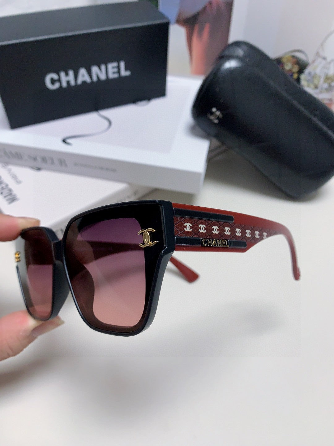 SQUARE SUNGLASSES 632894 IN RED ACETATE