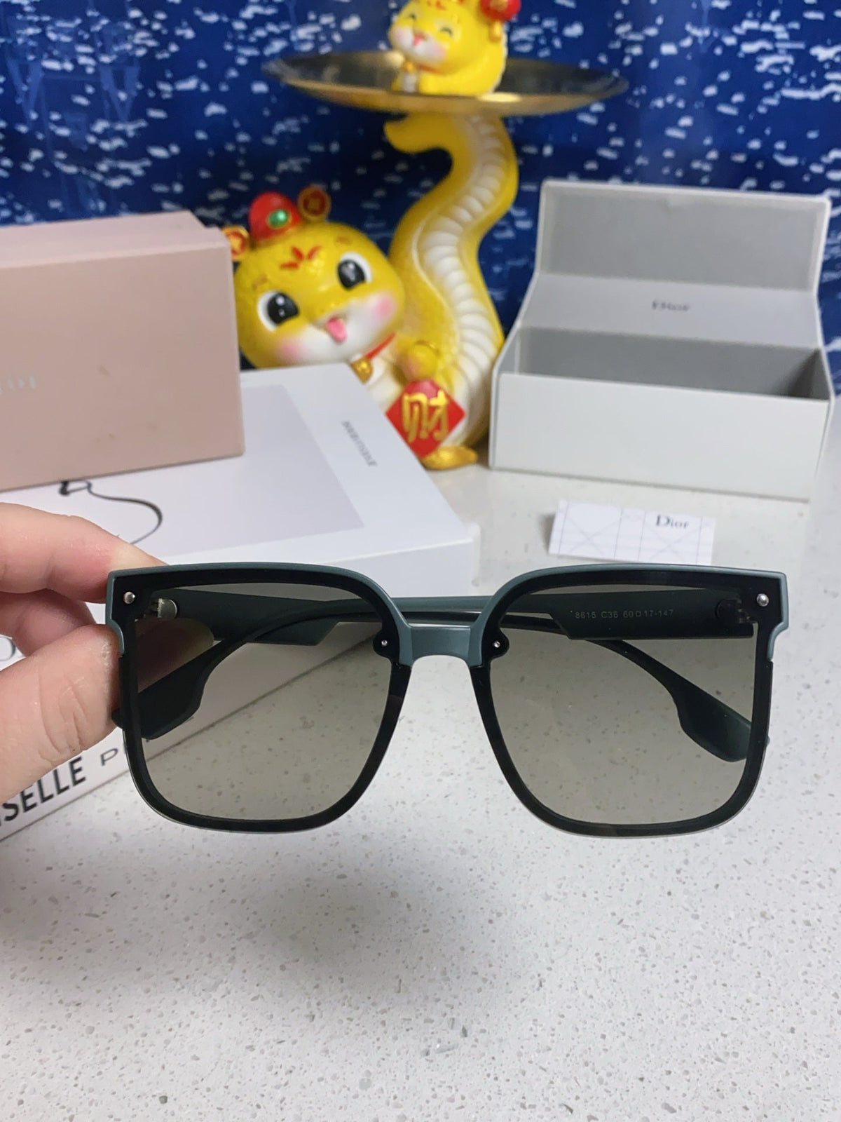 MONTAIGNE SUNGLASS 560860 IN TAN GREEN ACETATE