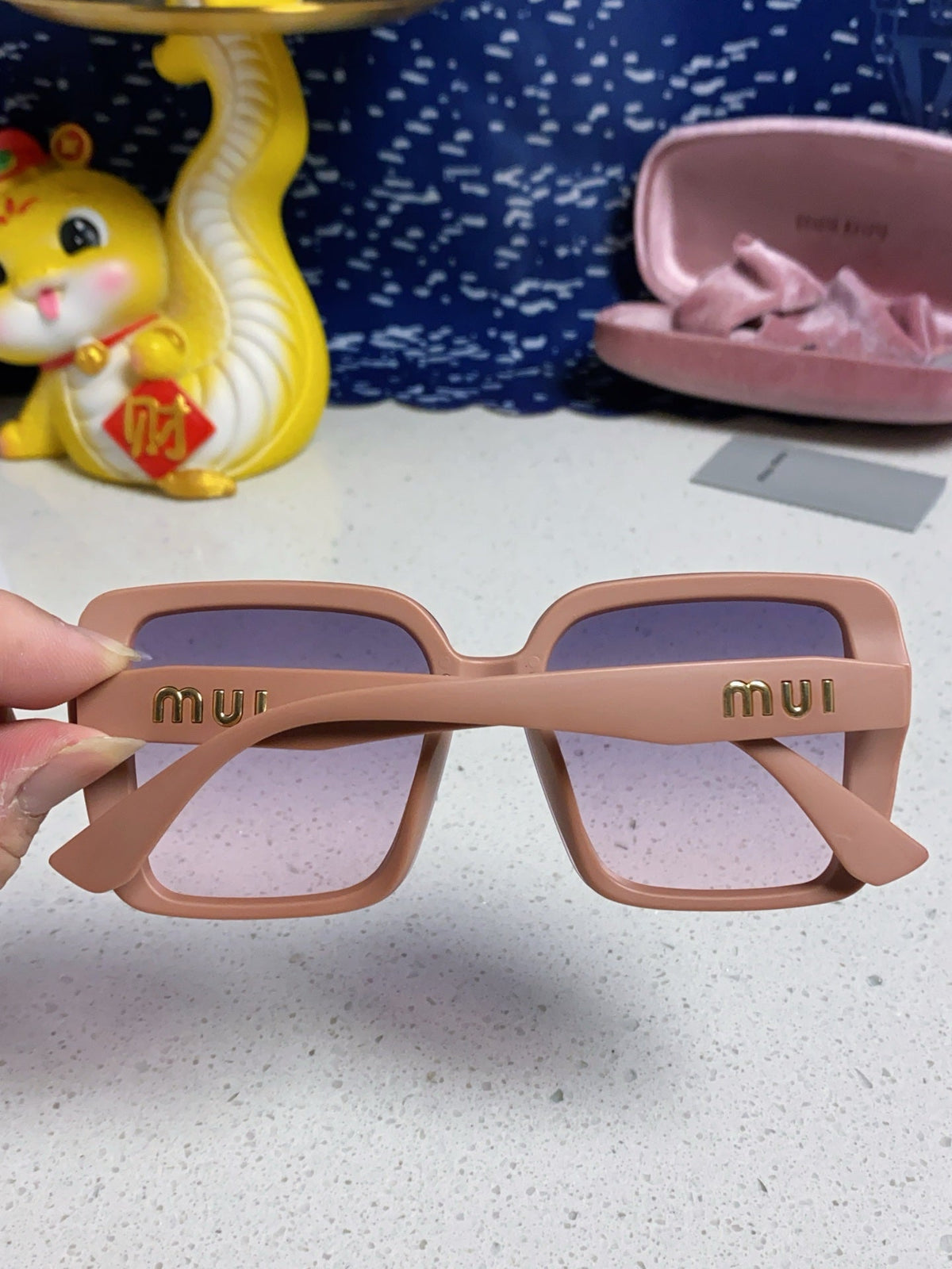 RUNWAY SQUARE SUNGLASSES 563198 IN TAN ROSE ACETATE