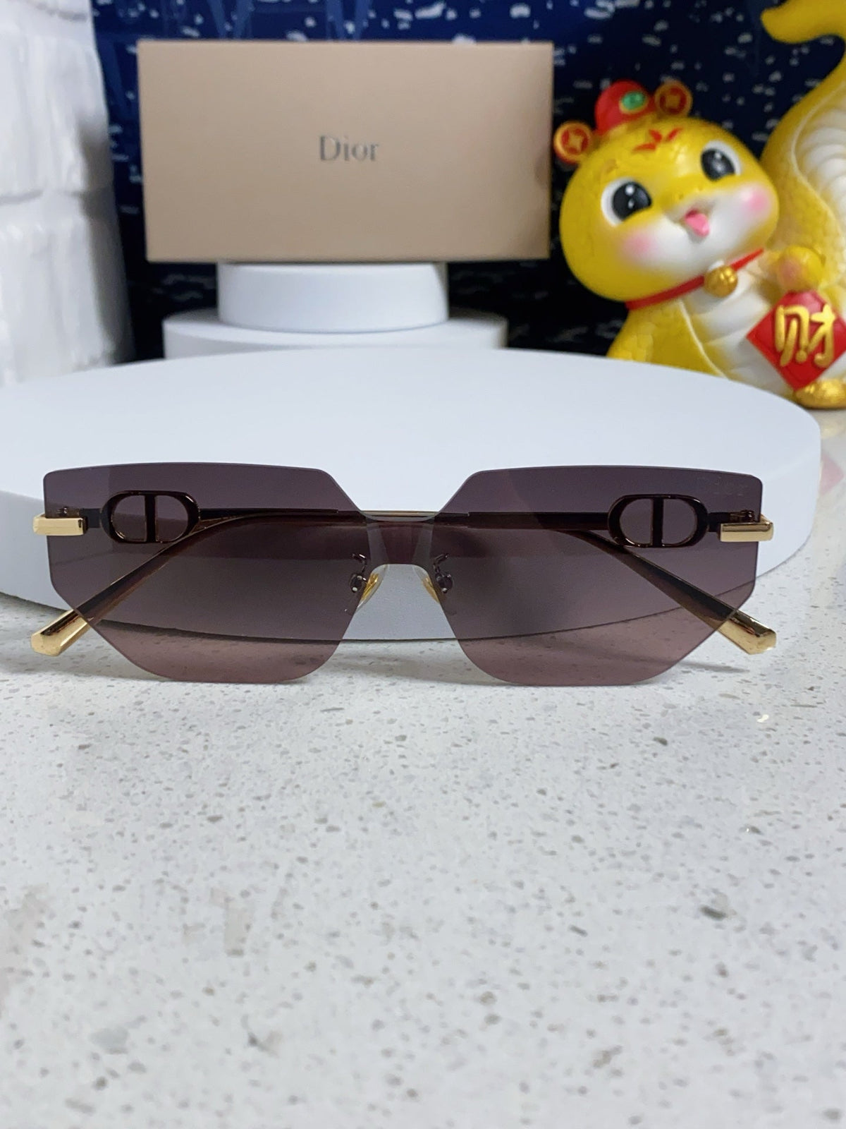 MONTAIGNE SUNGLASS 563192 IN GOLD METAL BROWN SMOKE LENSES