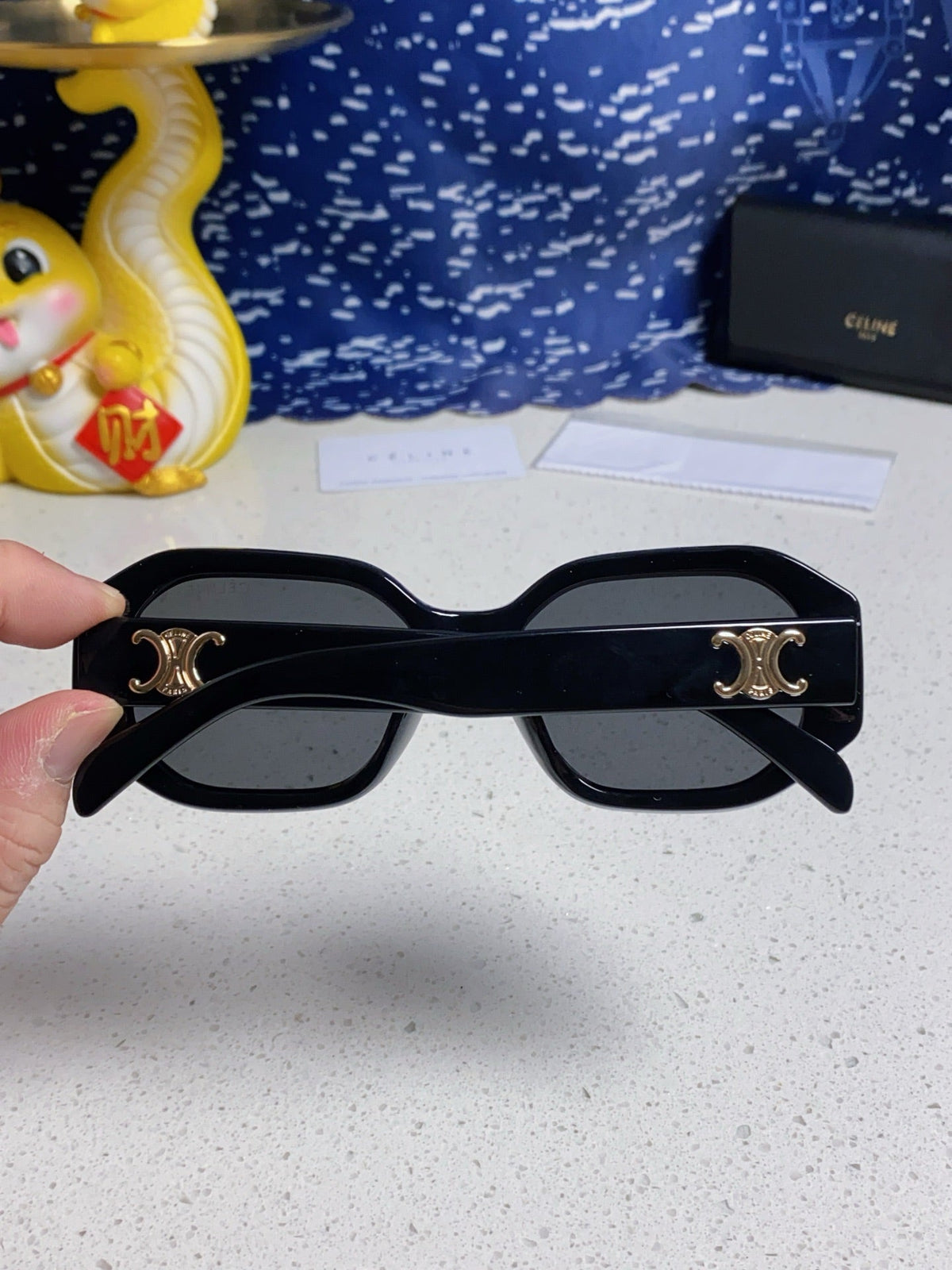 TRIOMPHE SQUARE SUNGLASS 566744 IN BLACK ACETATE