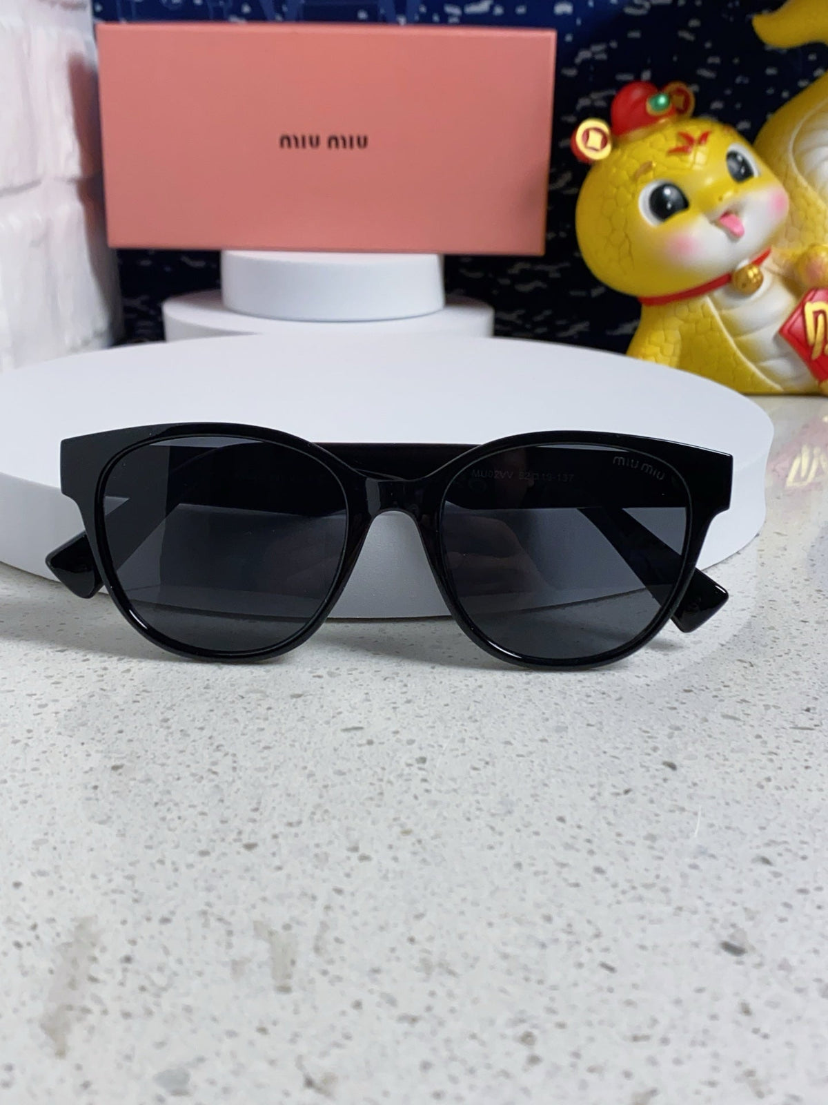 RUNWAY SUNGLASSES 567504 IN BLACK ACETATE SILVER LOGO BLACK LENSES