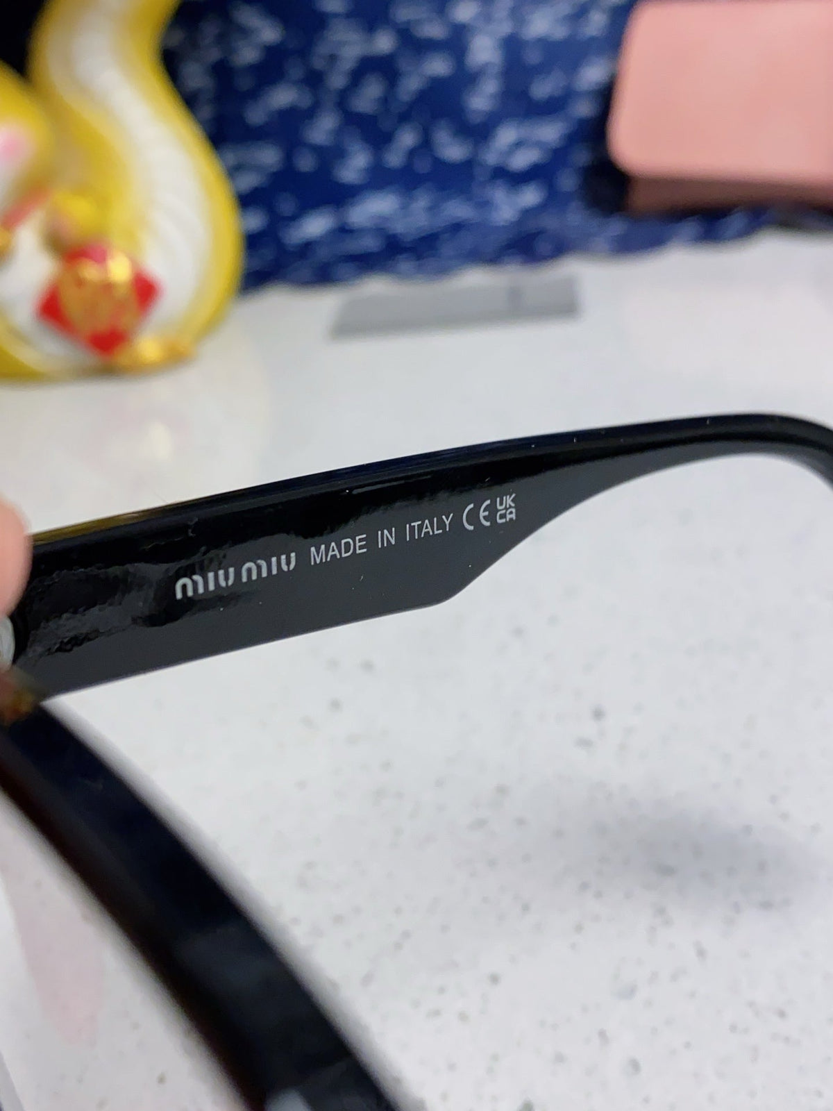 RUNWAY SUNGLASSES 567508 IN BLACK ACETATE GOLD LOGO