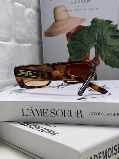 SIGNATURE SUNGLASS 571587 IN HAVANA ACETATE