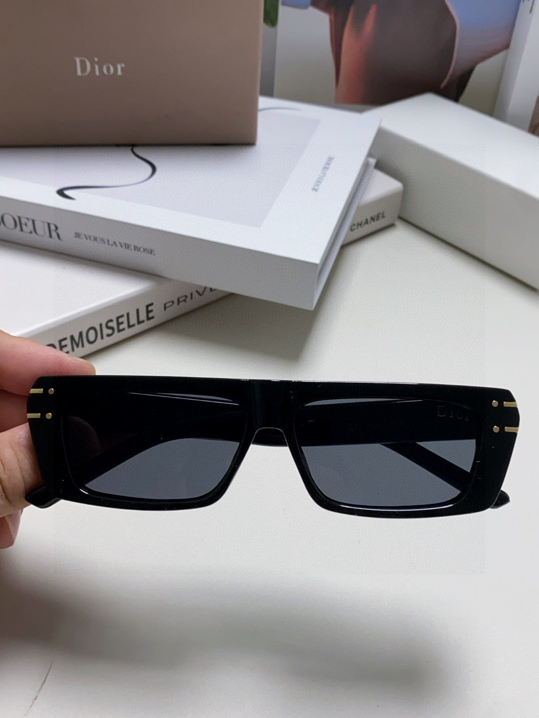 SIGNATURE SUNGLASS 571588 IN BLACK ACETATE
