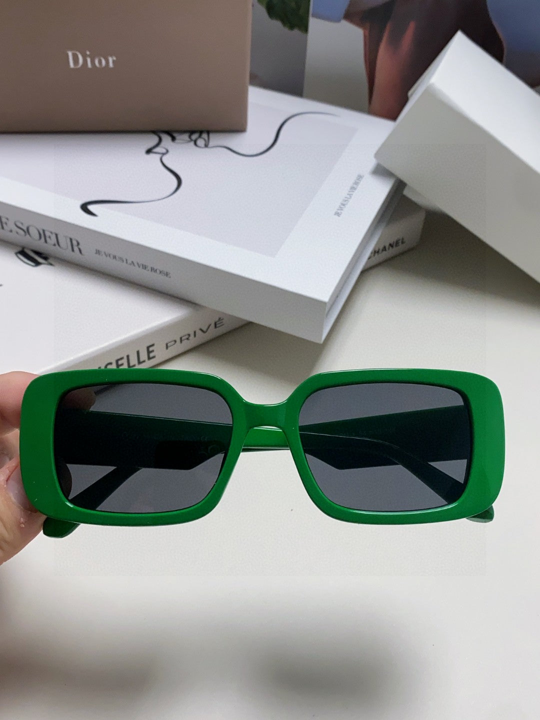 MONTAIGNE SUNGLASS 571594 IN GREEN ACETATE TEXT LOGO