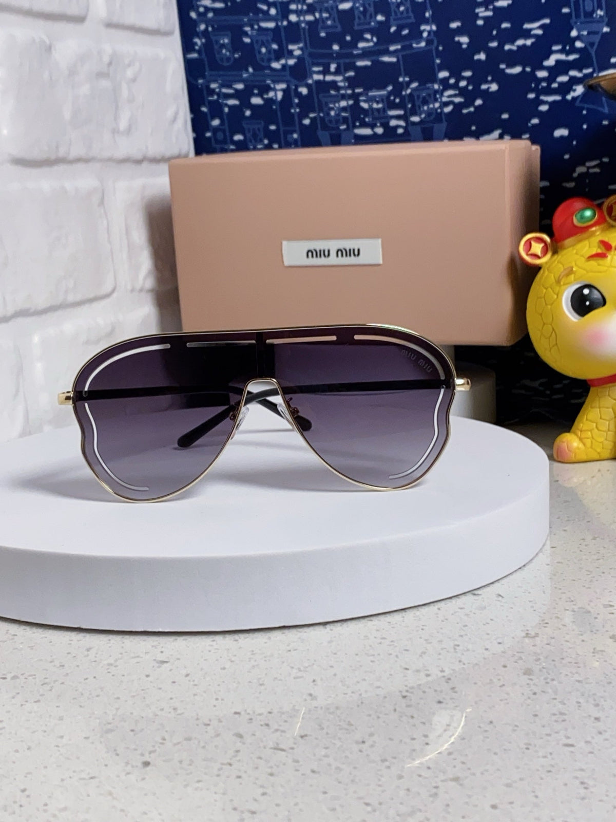 RUNWAY SUNGLASSES 571639 IN GOLD METAL GREY SMOKE LENSES