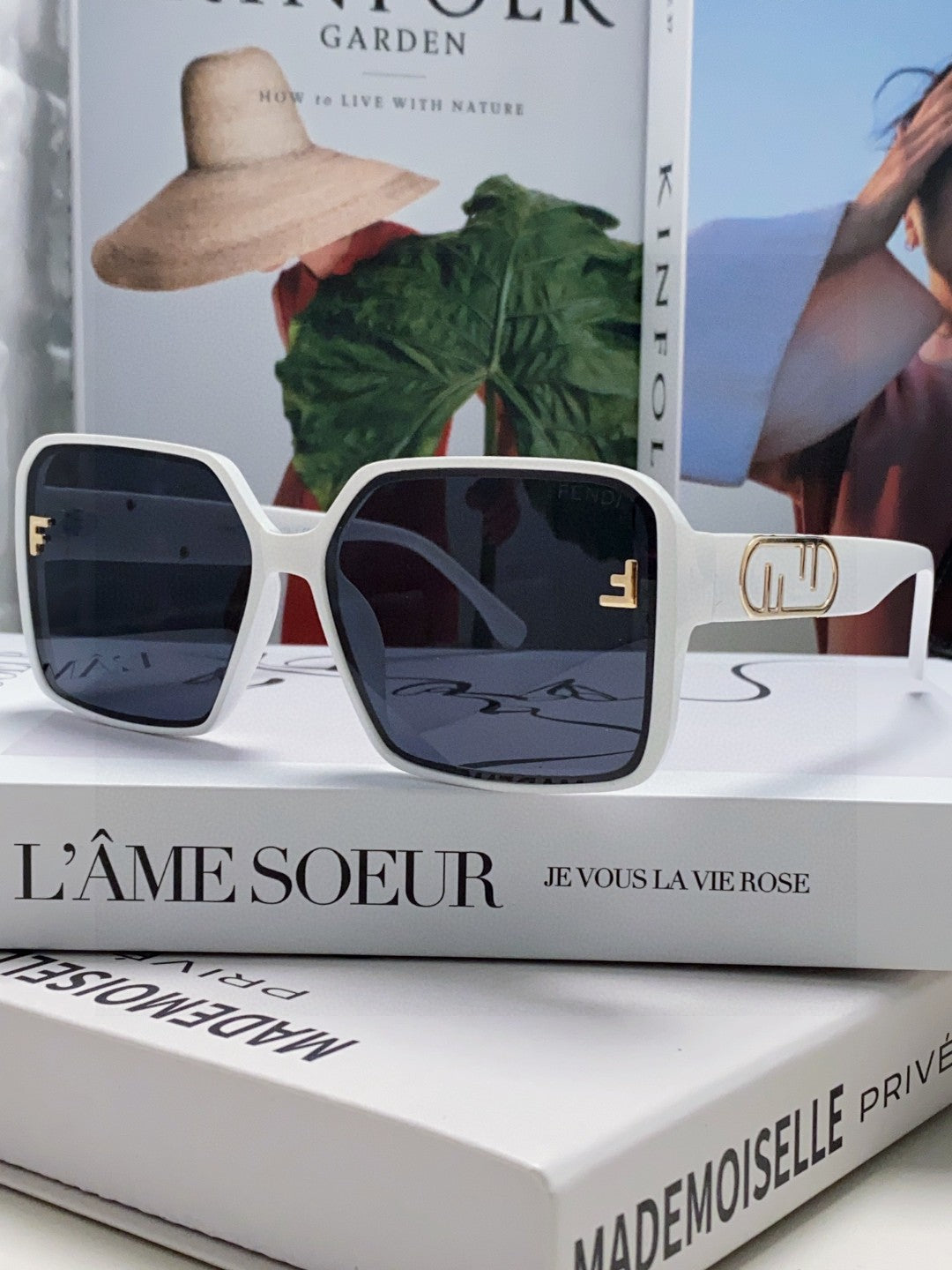 EMBOSSED LOGO FF DIAMONDS SQUARE FRAME SUNGLASSES 575798 IN ACETATE