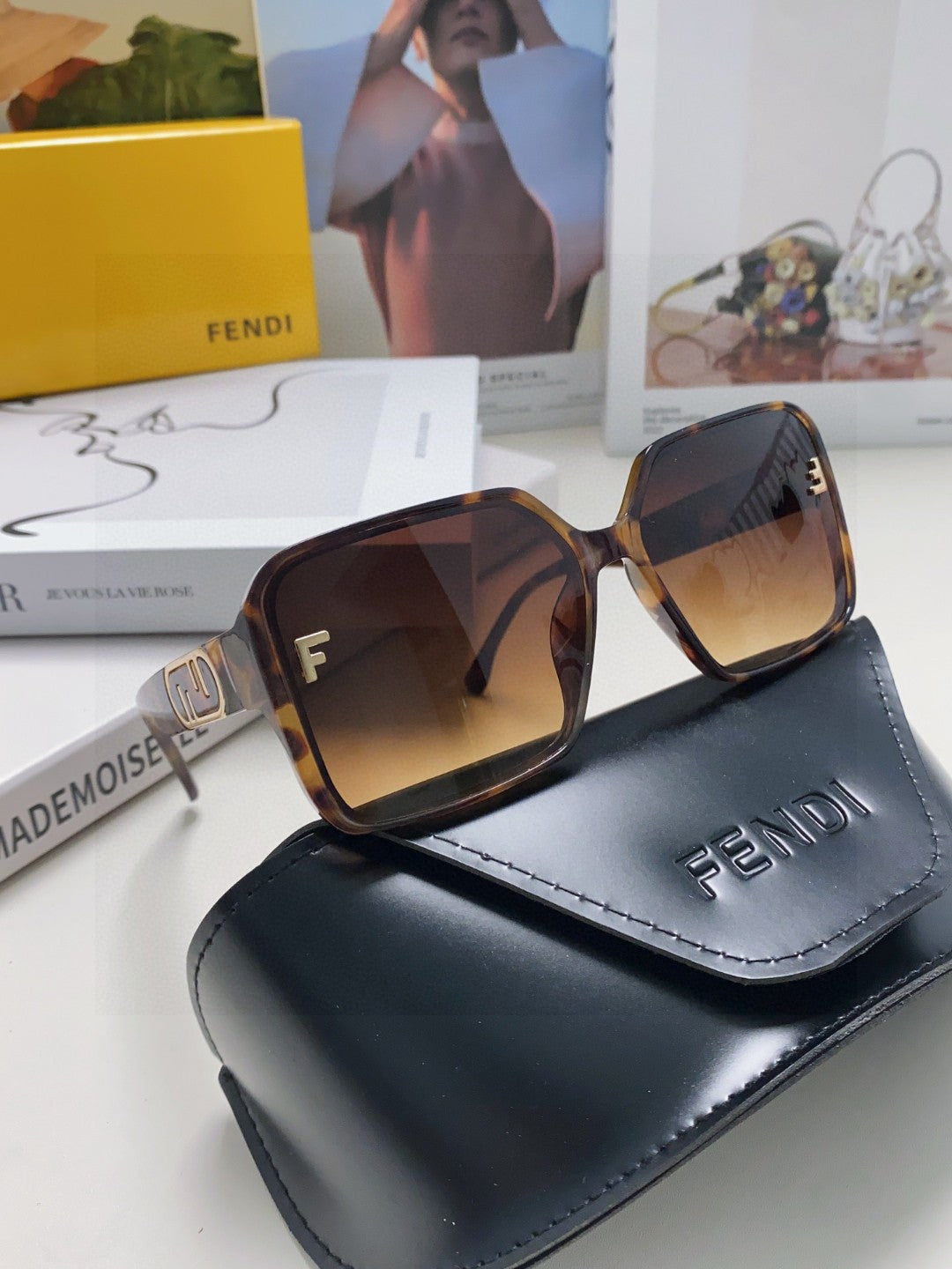 EMBOSSED LOGO FF DIAMONDS SQUARE FRAME SUNGLASSES 575798 IN ACETATE