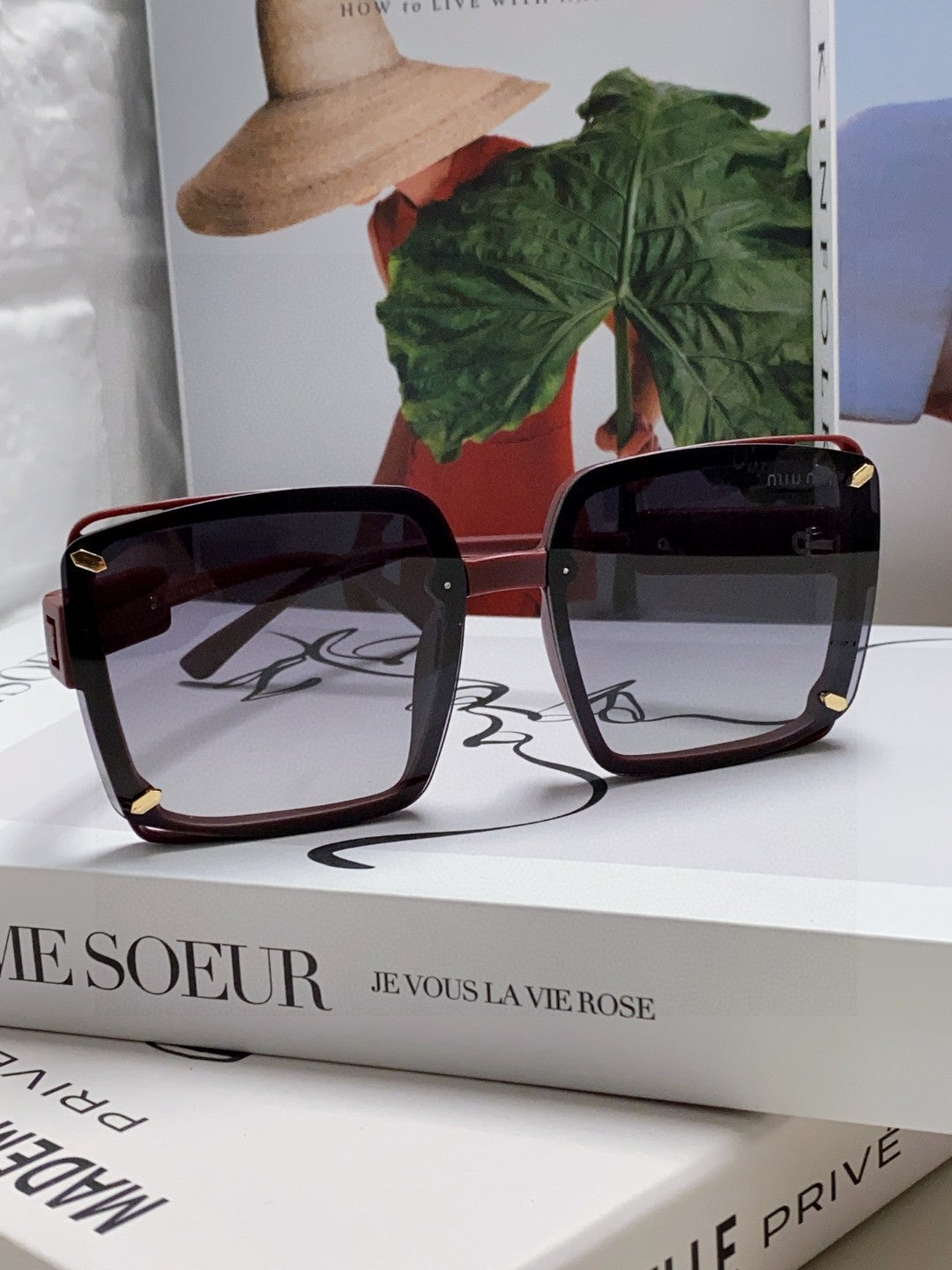 RUNWAY SQUARE SUNGLASSES 576823 IN ACETATE