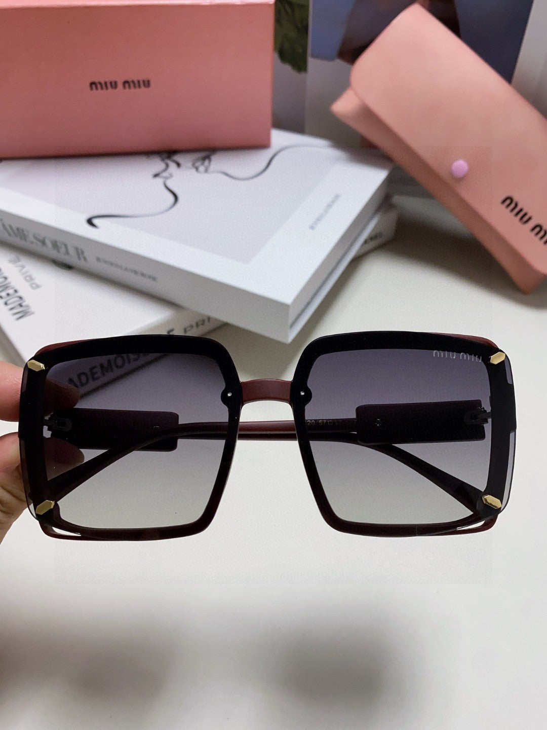 RUNWAY SQUARE SUNGLASSES 576823 IN ACETATE