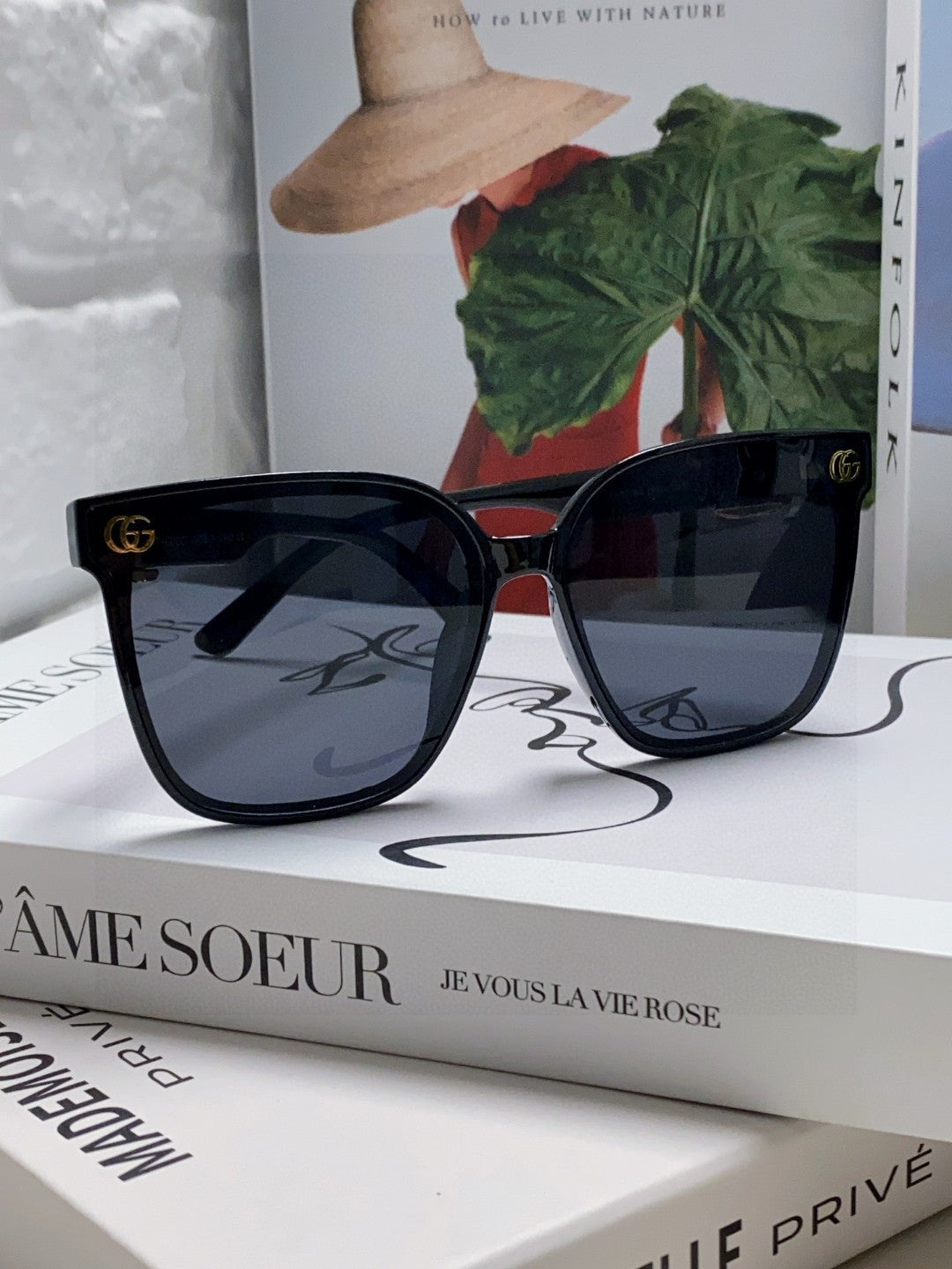 EMBOSSED LOGO BUTTERFLY FRAME SUNGLASSES 576876 IN ACETATE