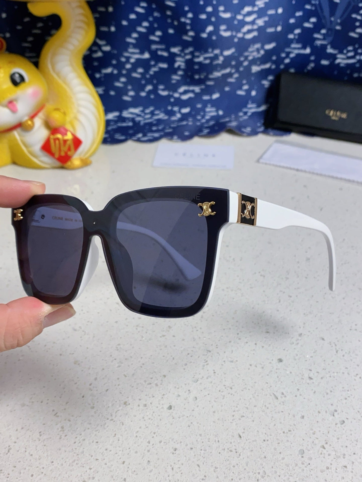 TRIOMPHE SUNGLASSES 548635 IN WHITE ACETATE